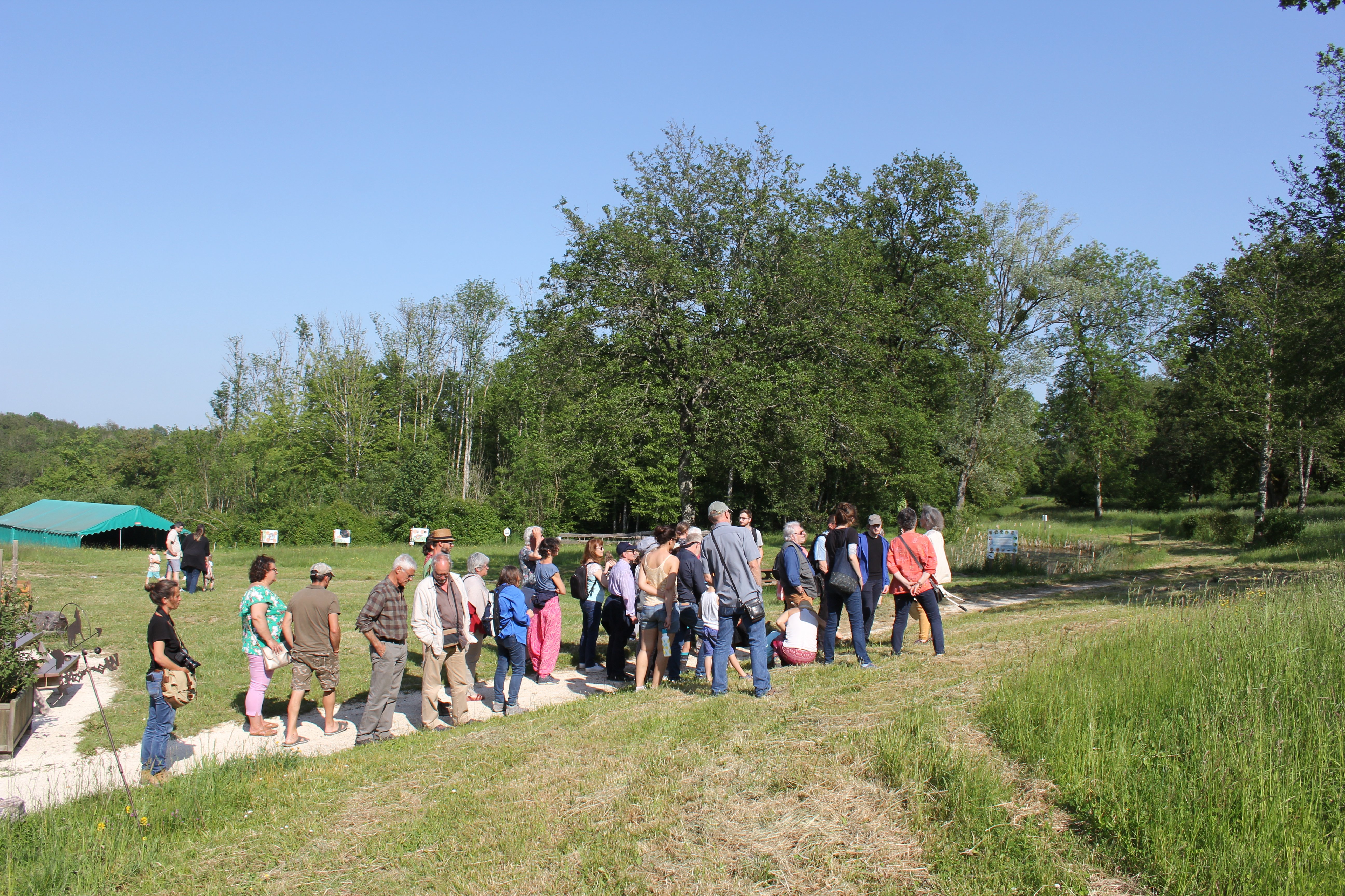 RANDONNÉE SUR LE SENTIER NATURE AVEC UN GUIDE