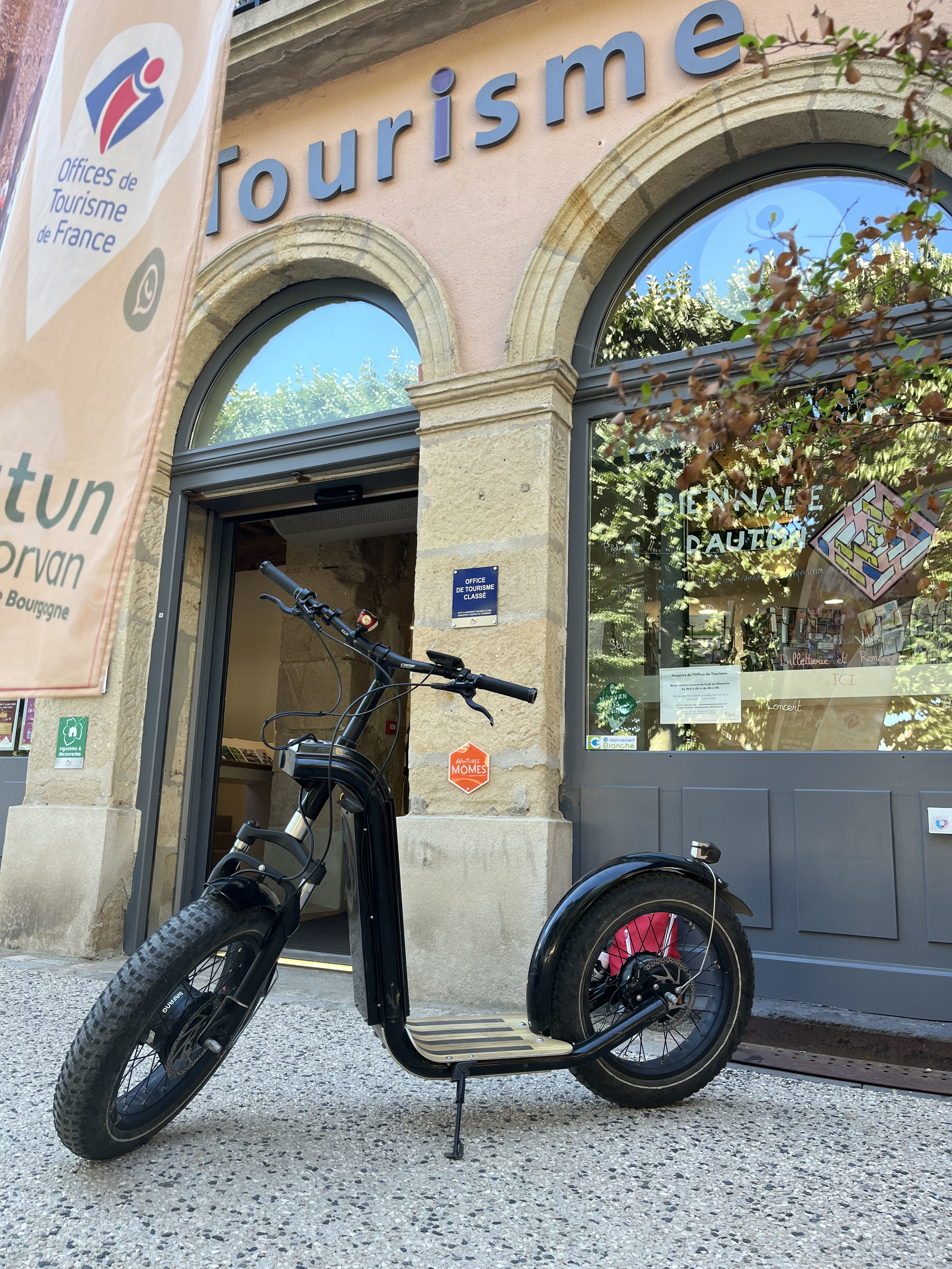 Balade découverte insolite d'Autun en Trottinette tout terrain électrique