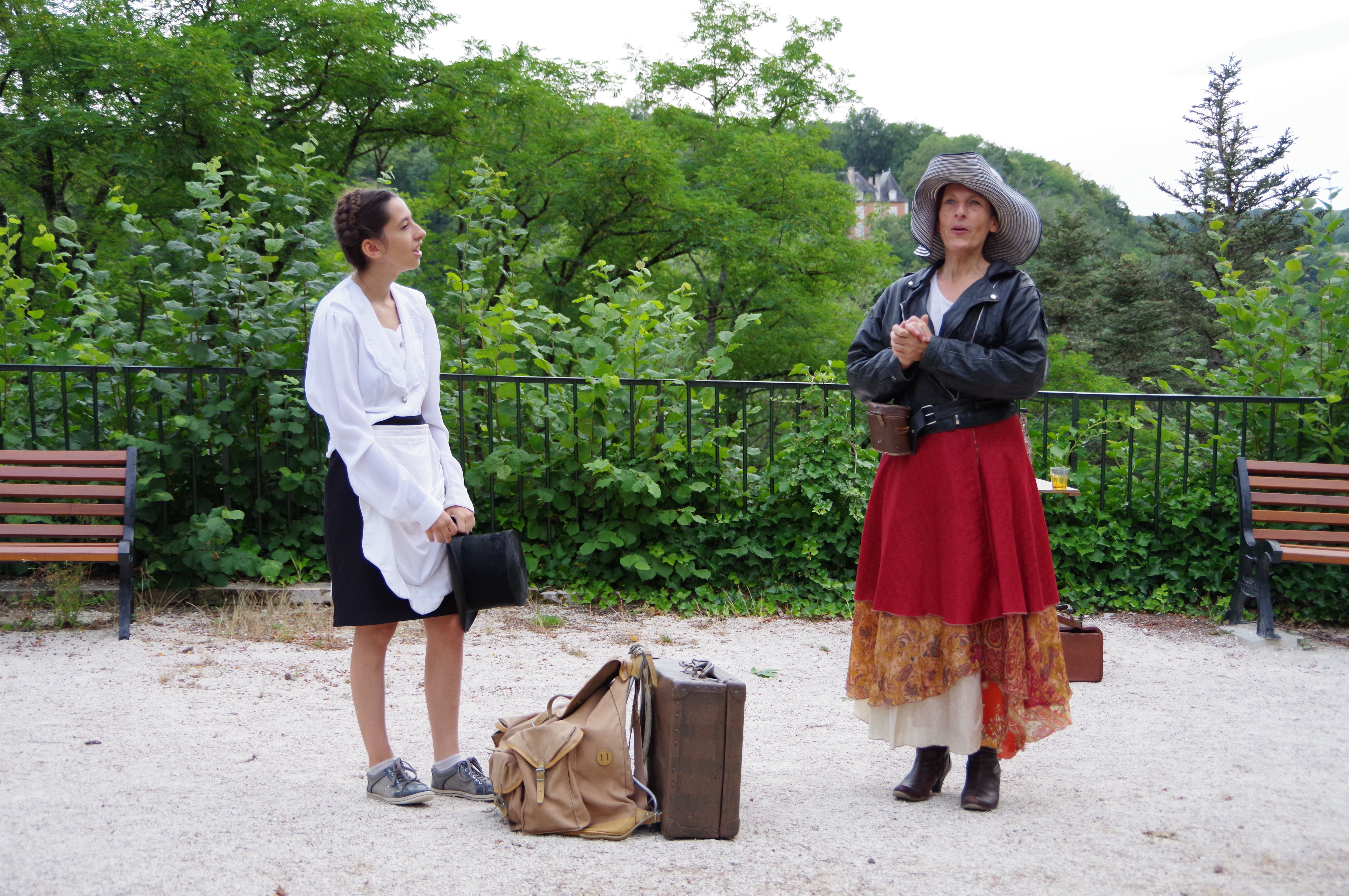 Mme Poitrinas s'installe pour ses fouilles