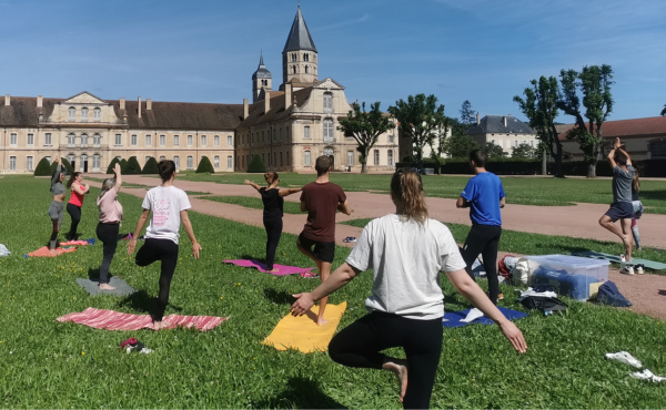 A SUPP DEJA PRESENTE Les initiations yoga de l'abbaye de Cluny