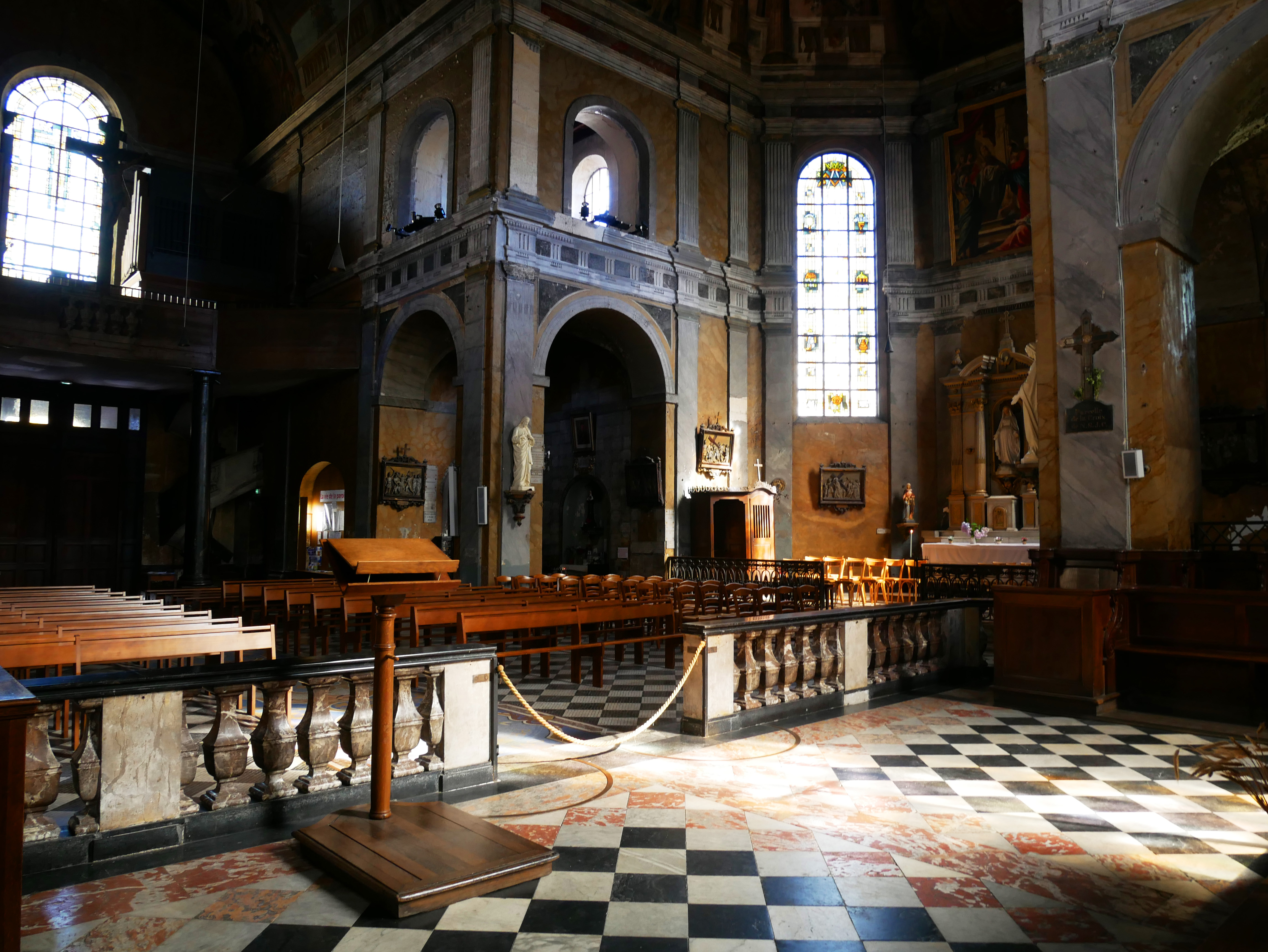 Interieur église St Pierre 7 