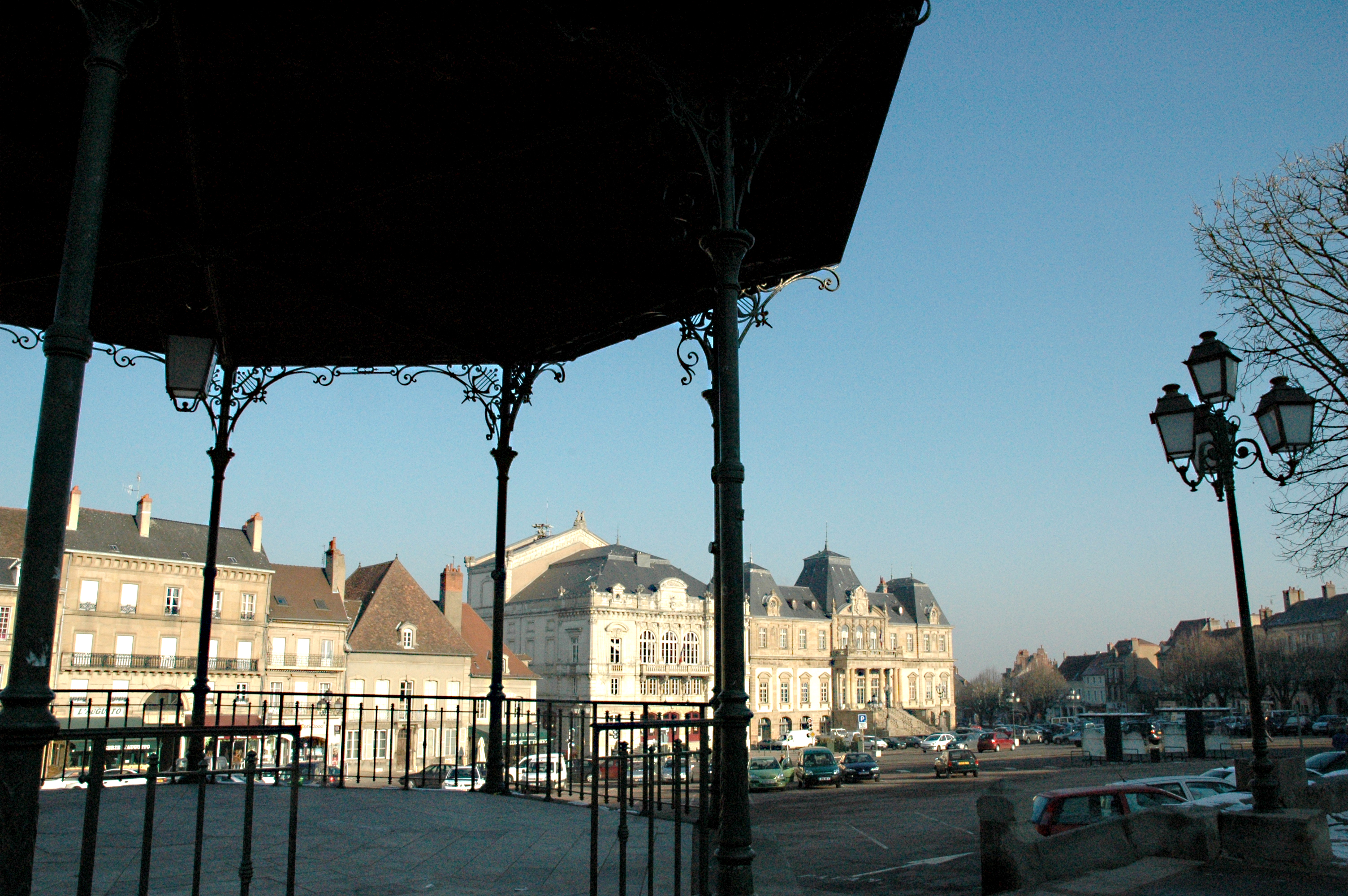 Kiosque à musique place du champ de Mars