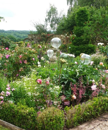 Ouverture de jardins privés pour financer des jardins thérapeutiques - Le jardin du presbytère à Aubigny-la-Ronce