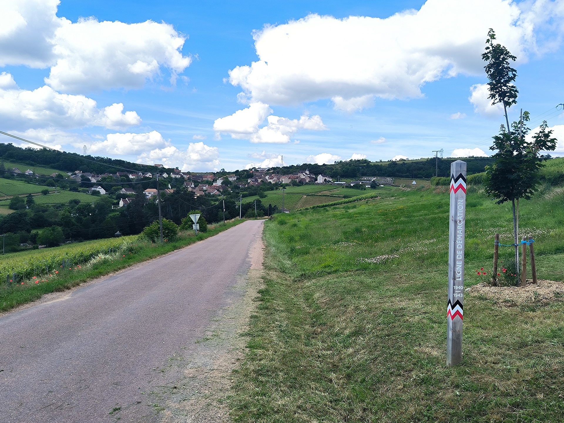 Ligne de démarcation - ancien poste de contrôle allemand - poteau