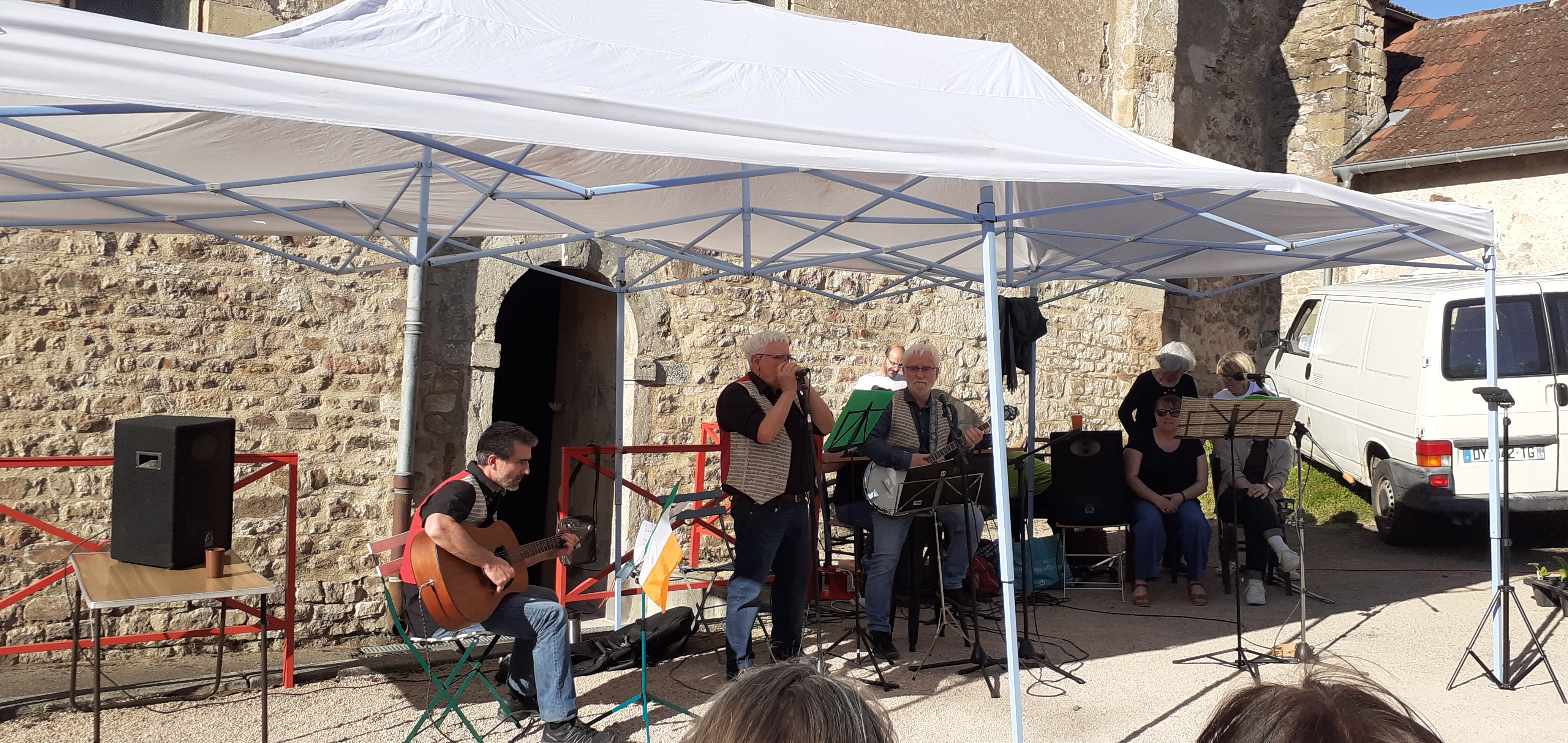 O’Carolan et Tonton Yoyo en concert au p’tit marché