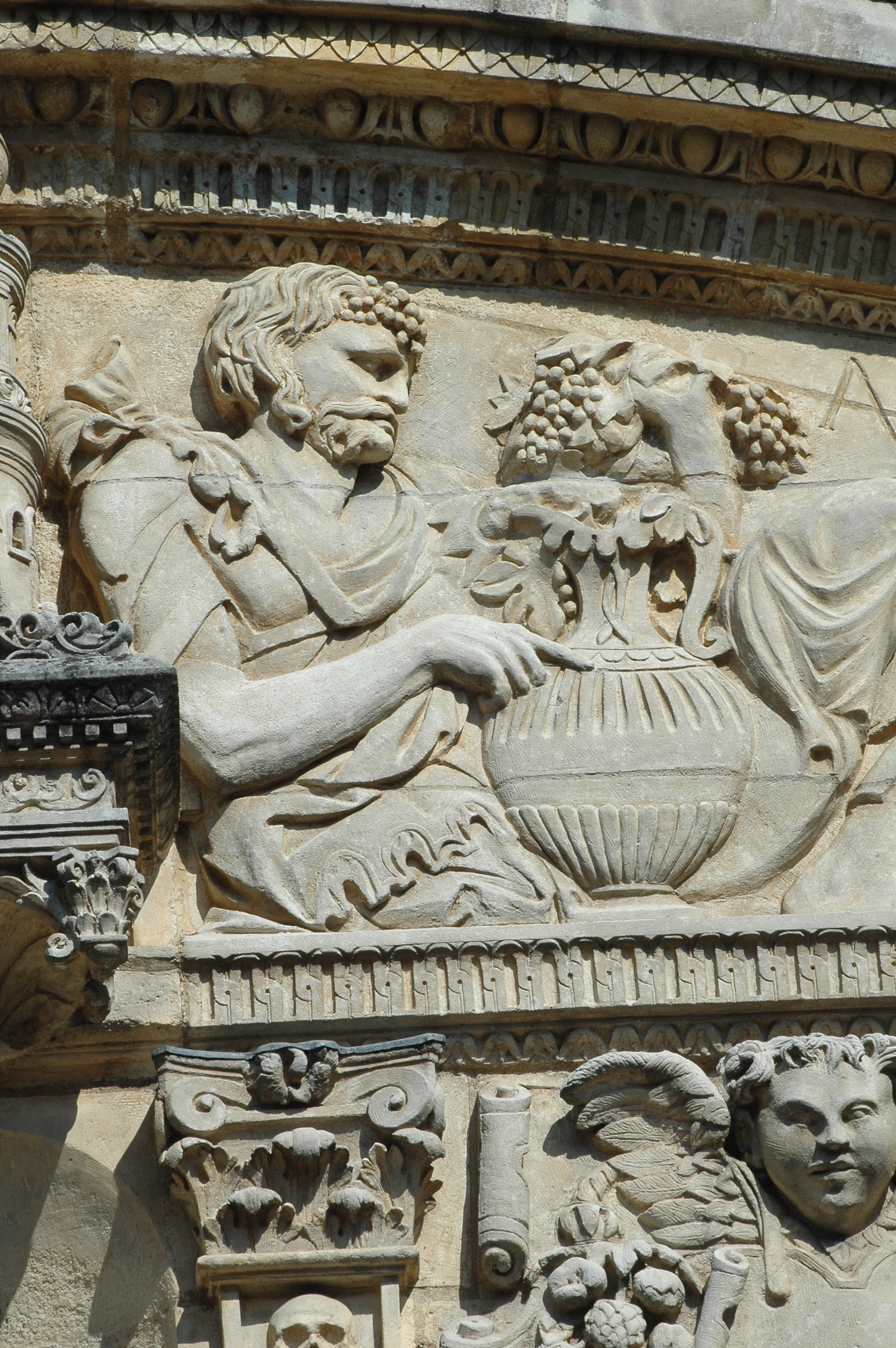 Visite Flash du mois d'octobre : La mystérieuse symbolique funéraire du Portail Saint Pierre. 