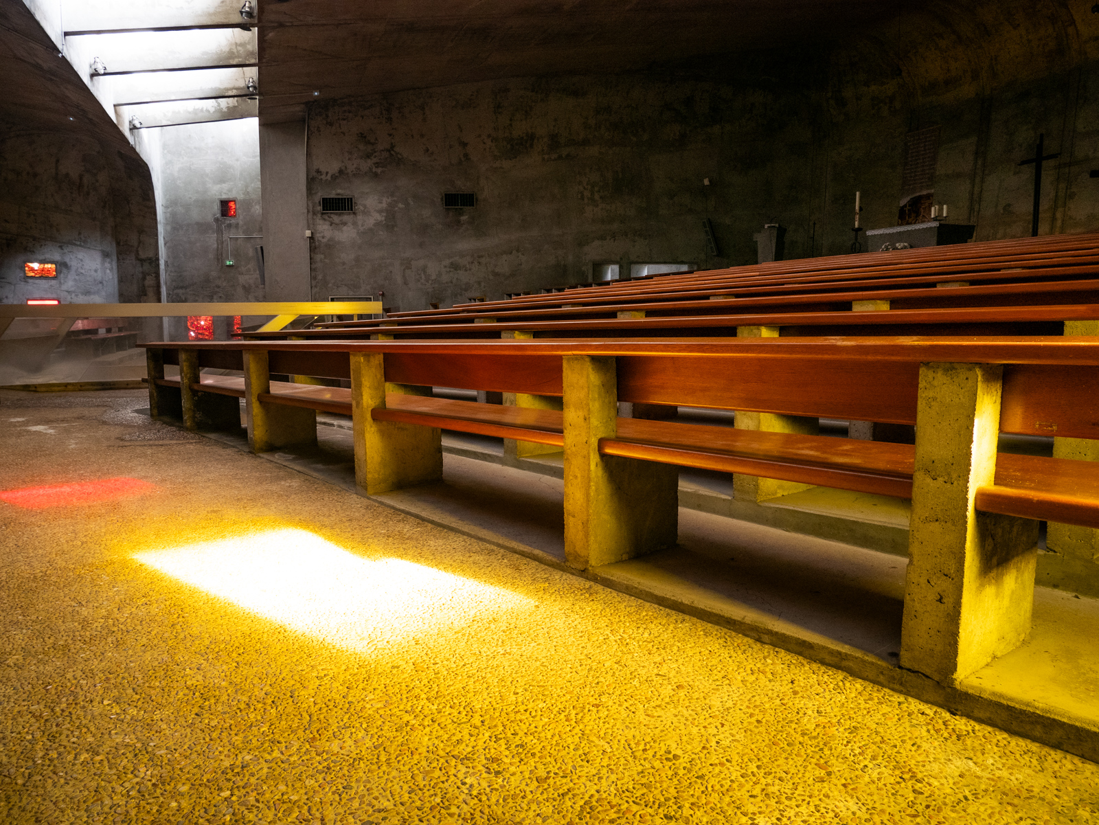 Eglise Sainte Bernadette du Banlay, Nevers - photo 2