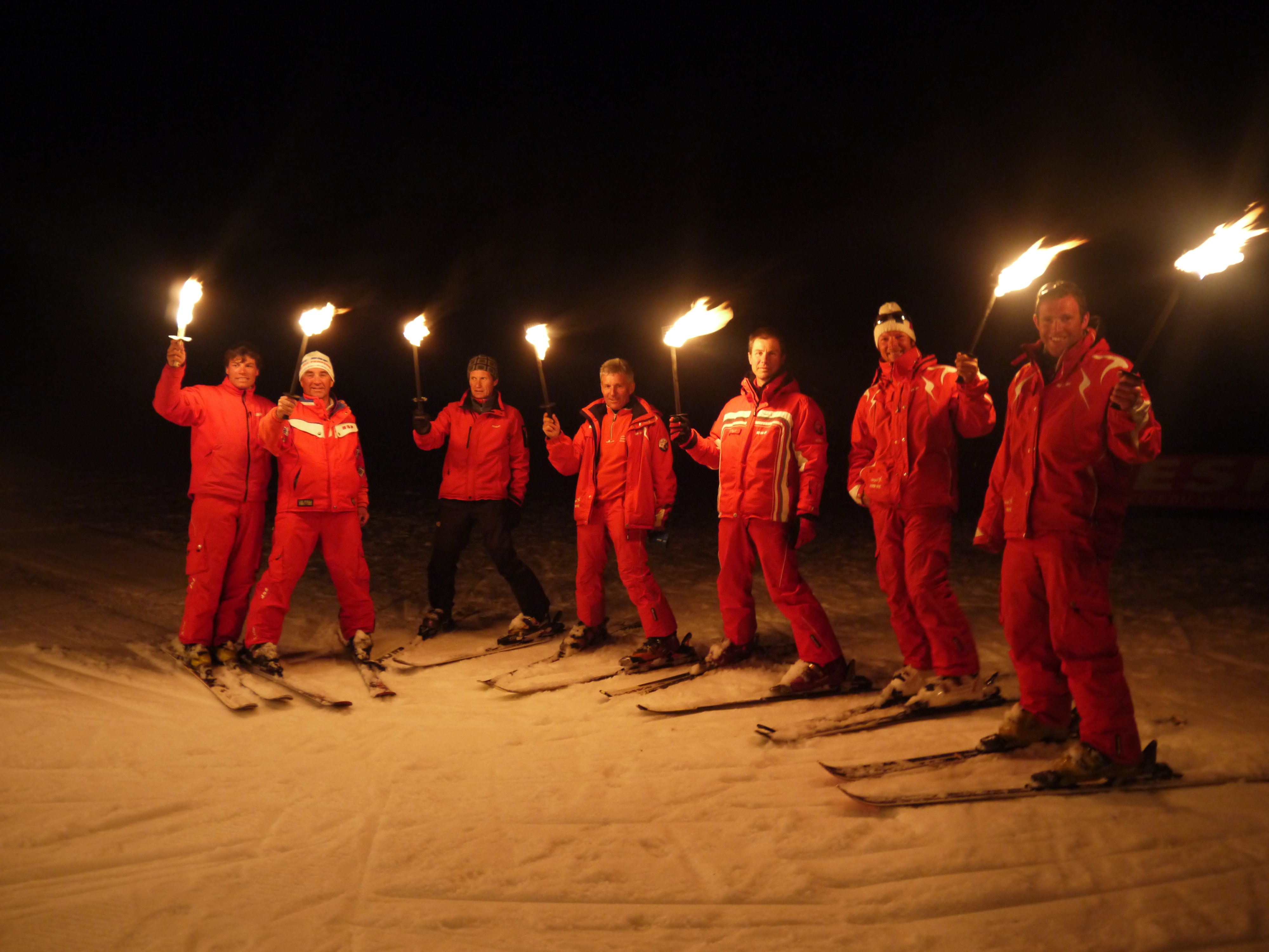 Pages 46-47 - Idées sorties - descente aux flambeaux - ©ESF Foncine