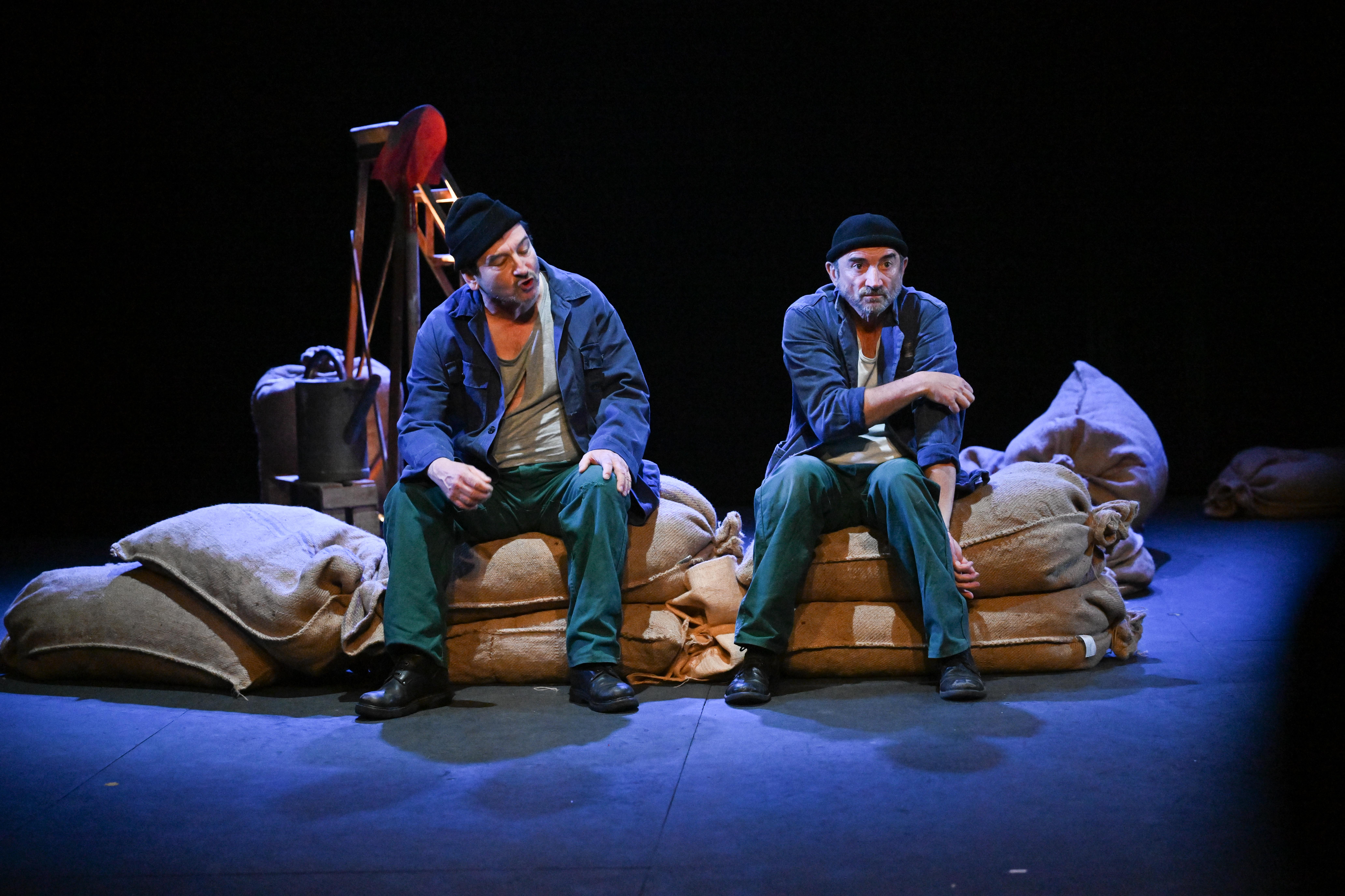 Spectacle - Cendres sur les mains.
