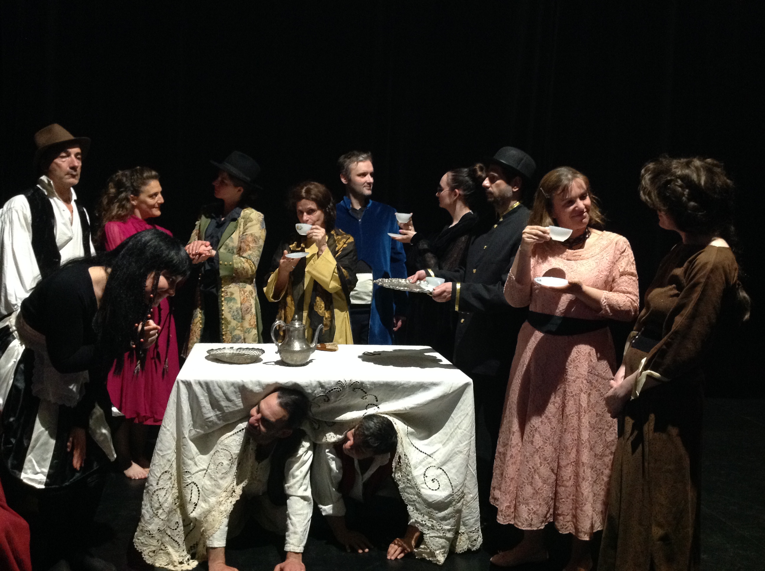 Scène de juin : Représentation théâtre : 