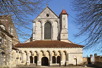 Façade de l'abbatiale, Abbaye cistercienne de Pontigny