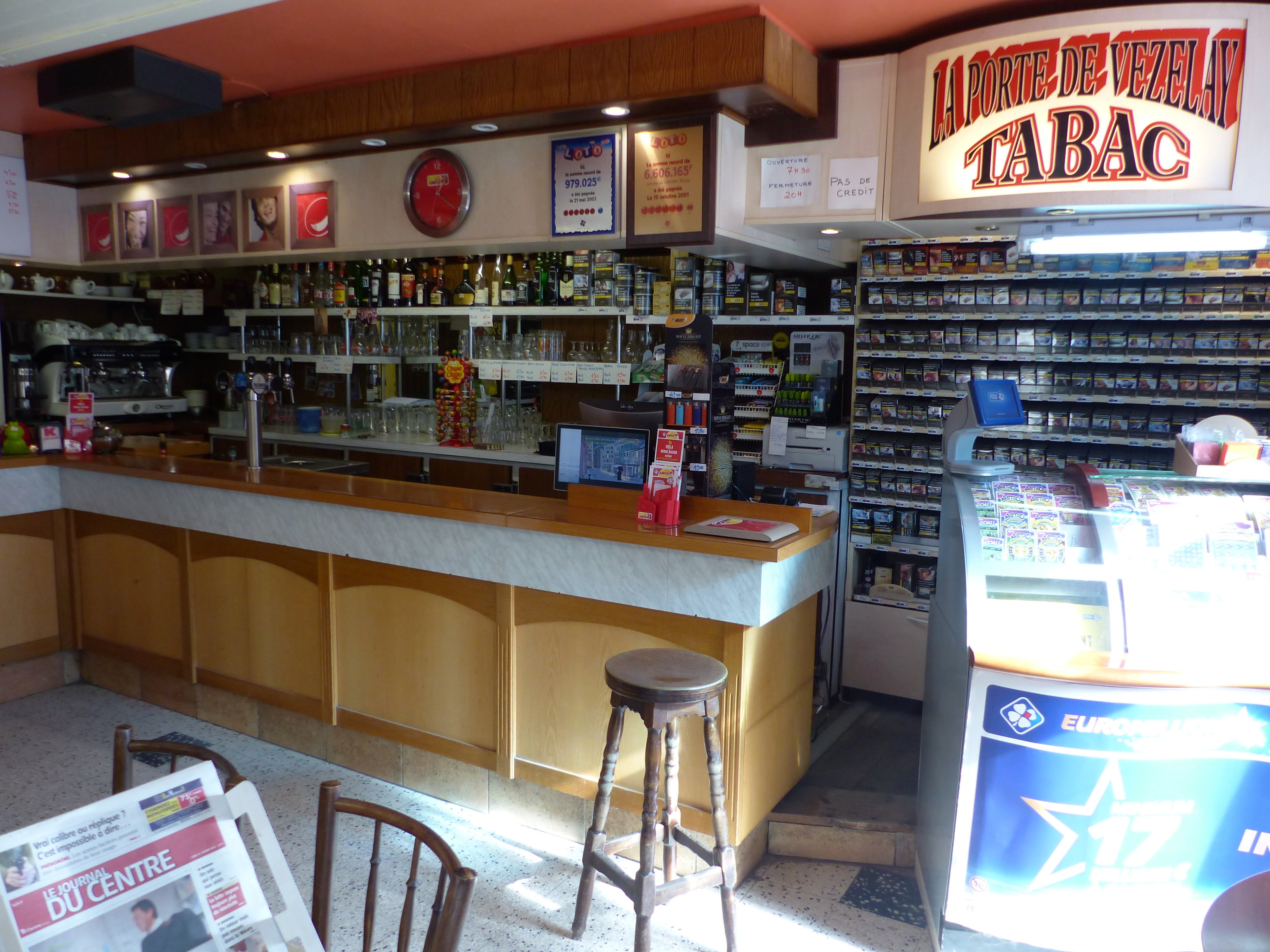 Café la porte de Vézelay