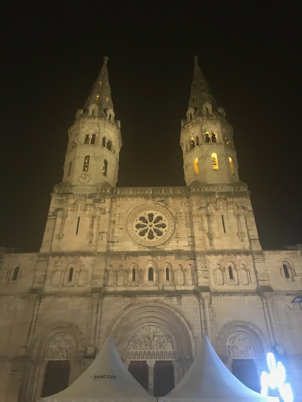 Visitez l'église Saint-Pierre de Mâcon (Spécial Mort et Démons : Anti-Halloween)