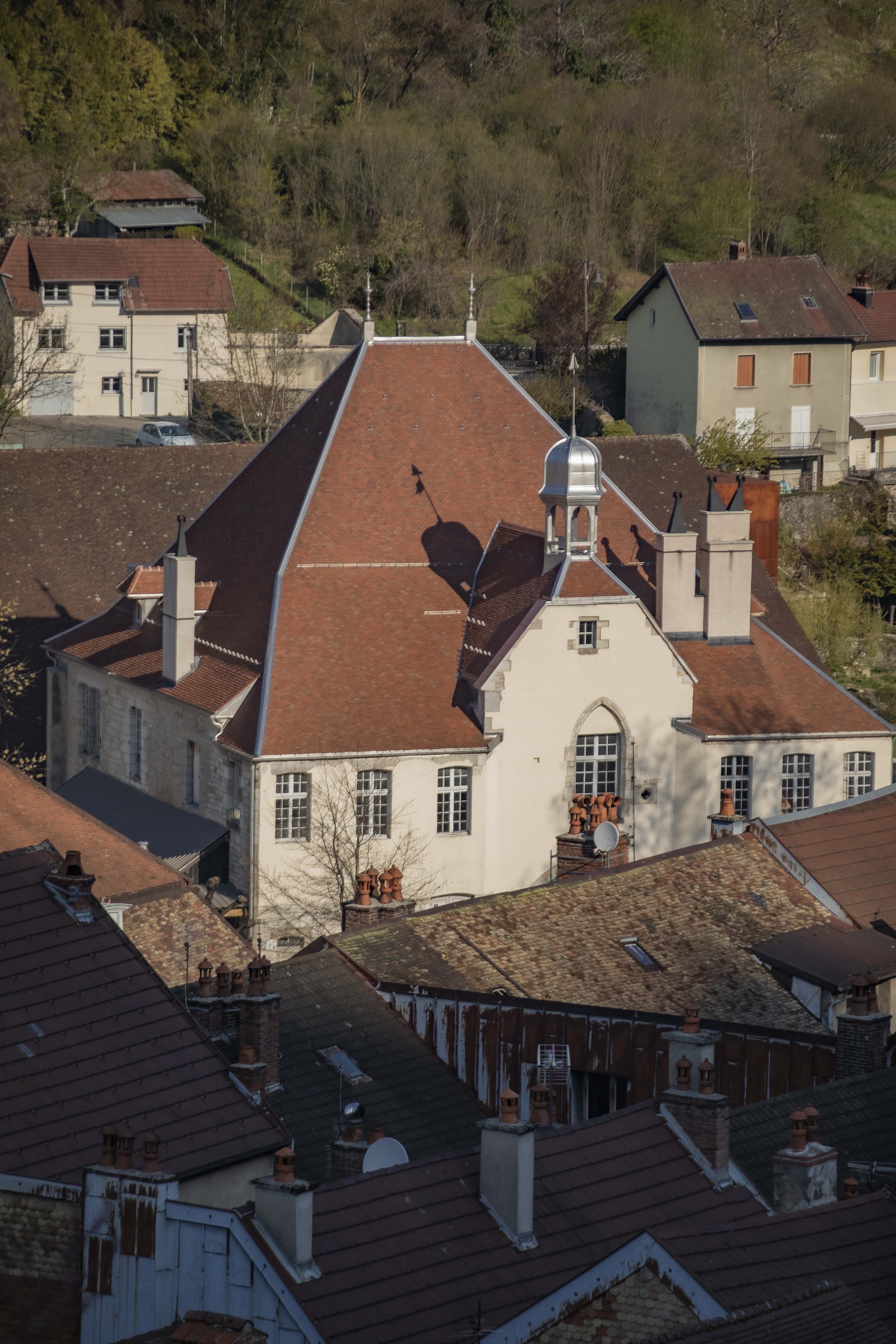 La maison du Pardessus avec sa toiture reconstruite