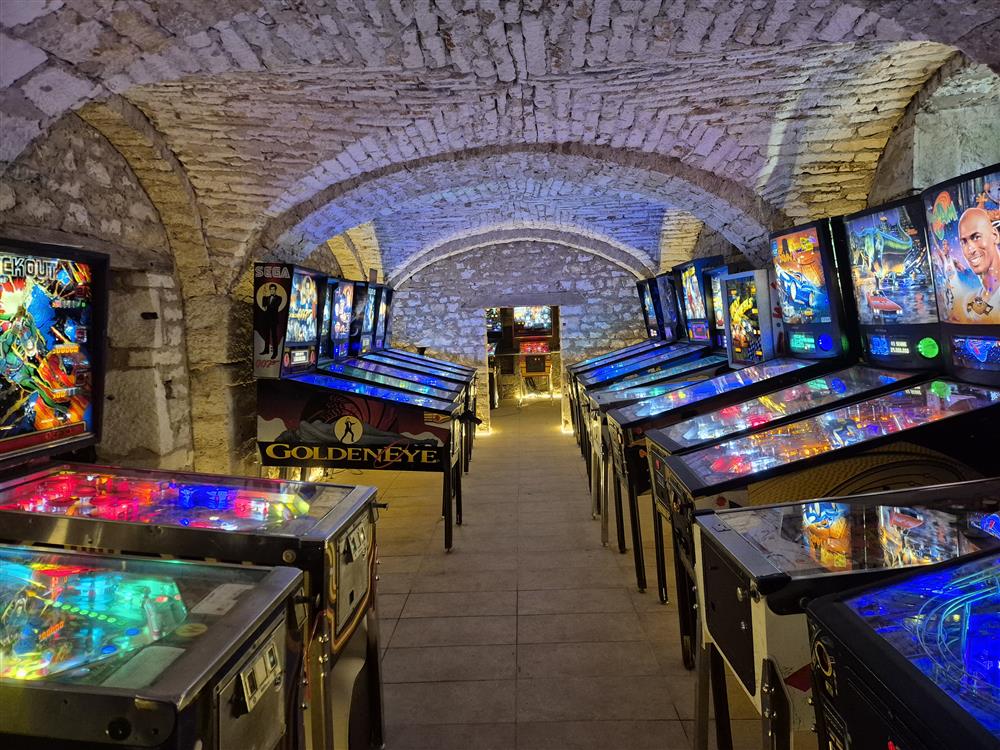 Visite du Château de la Hussardière - Découverte des flippers