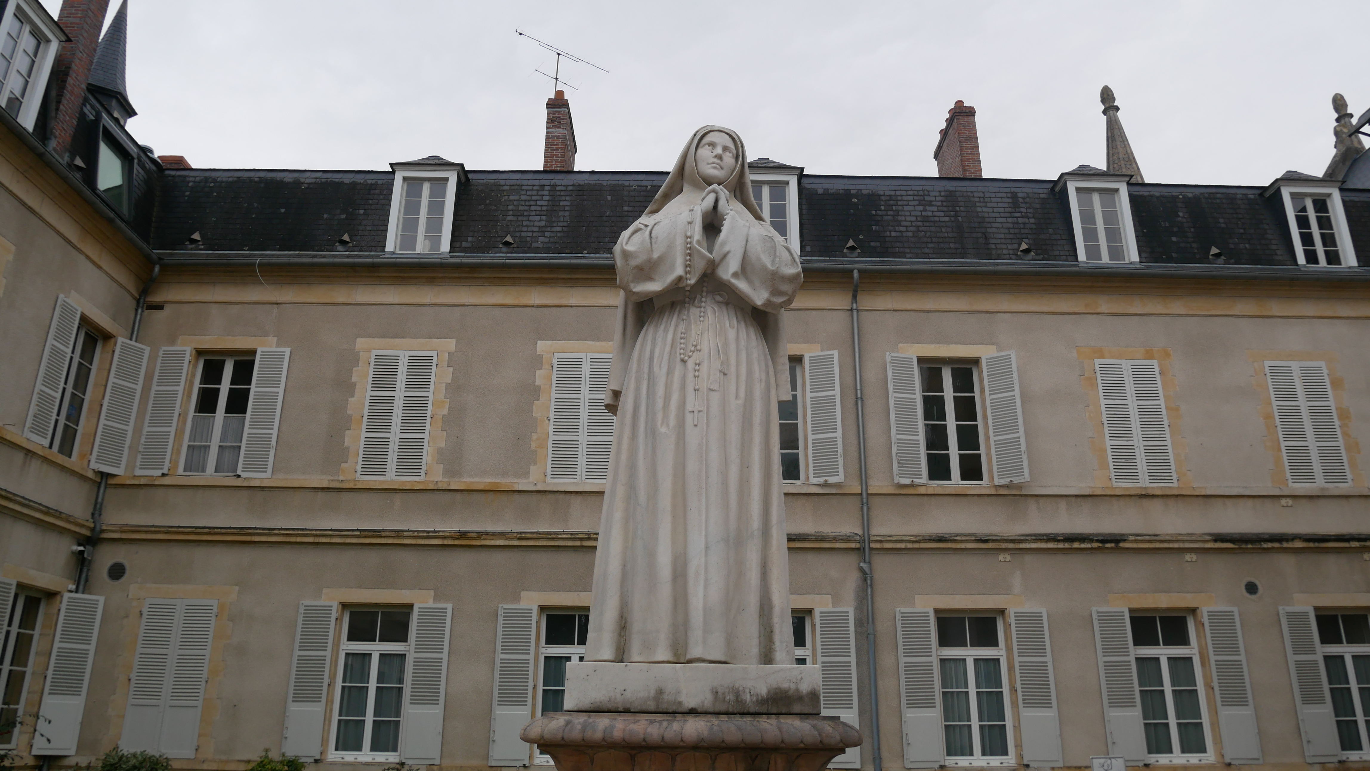 Sanctuaire de Bernadette Soubirous, Nevers - photo 4