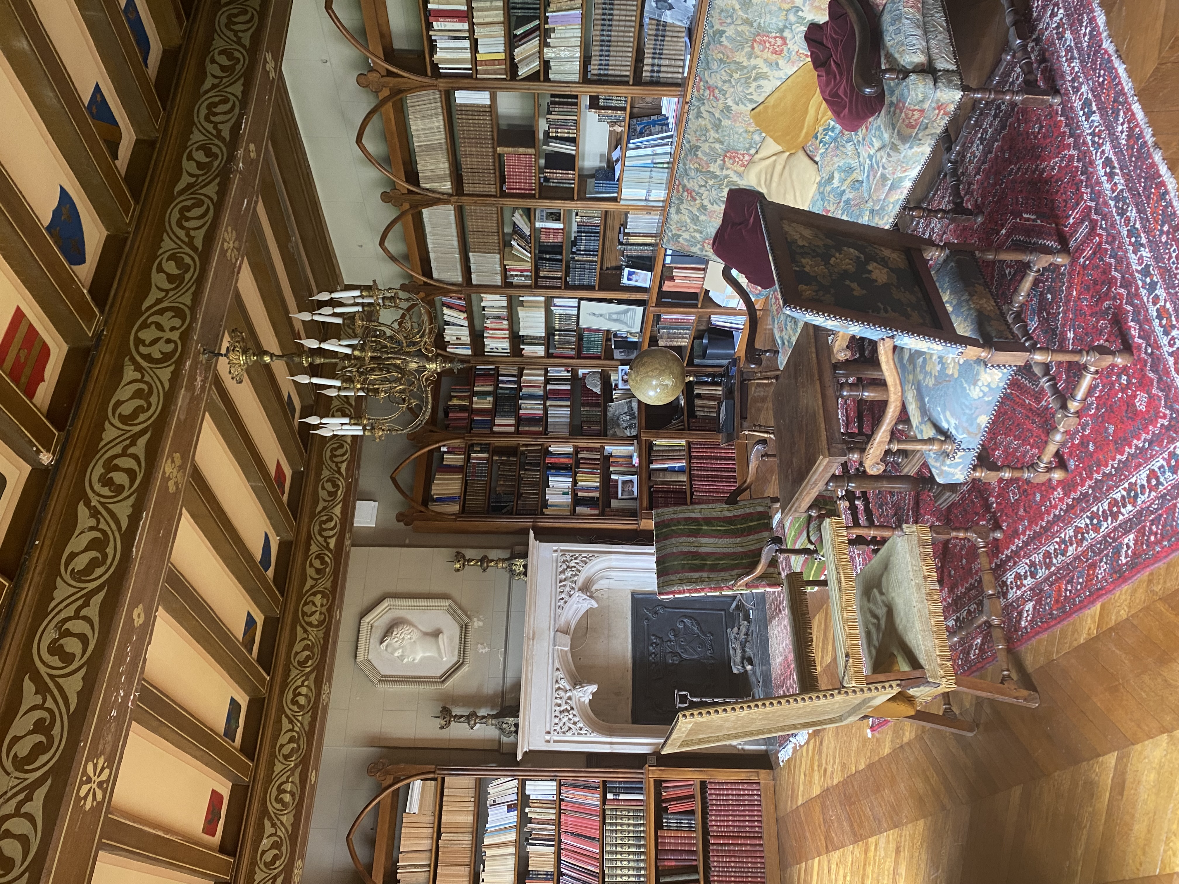 Salon néogothique du château de Saint-Point