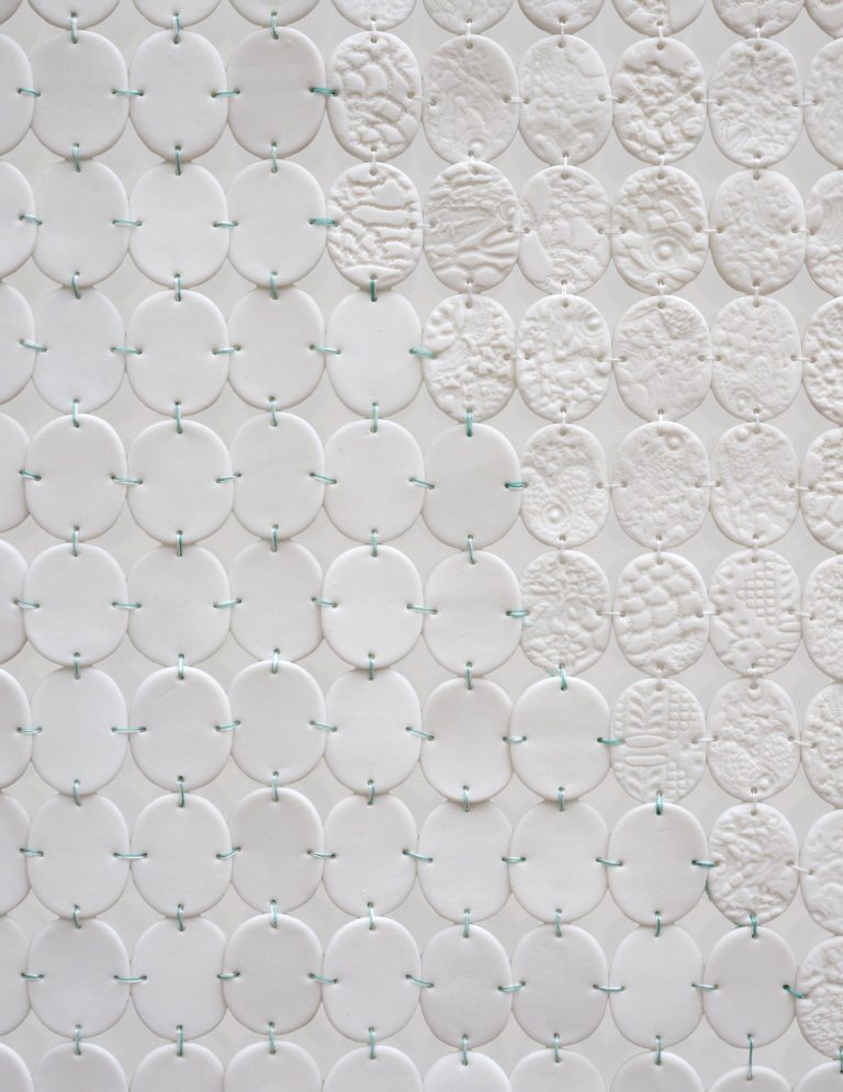 Toute-la-dentelle-du-monde-2025-detail-Sophie-Manessiez-Credits-photo-Fabrice-Gousset-768x995