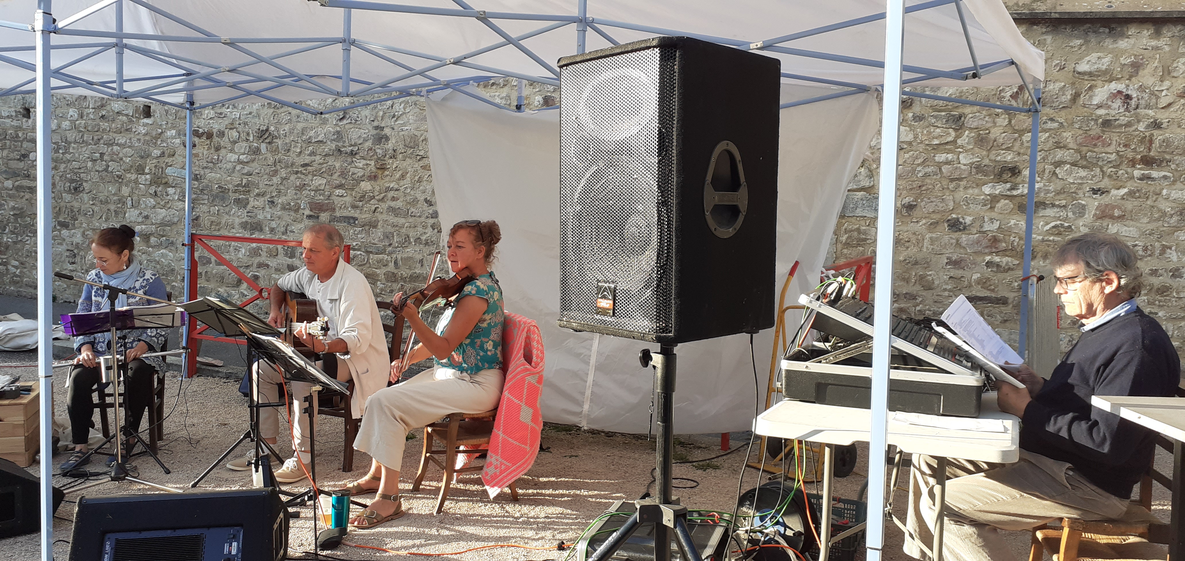 Trio Trojka en concert au p’tit marché de Bourgvilain