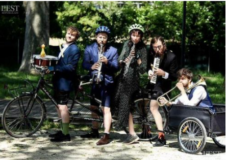 Spectacle Silence Radio avec Vélo Scène