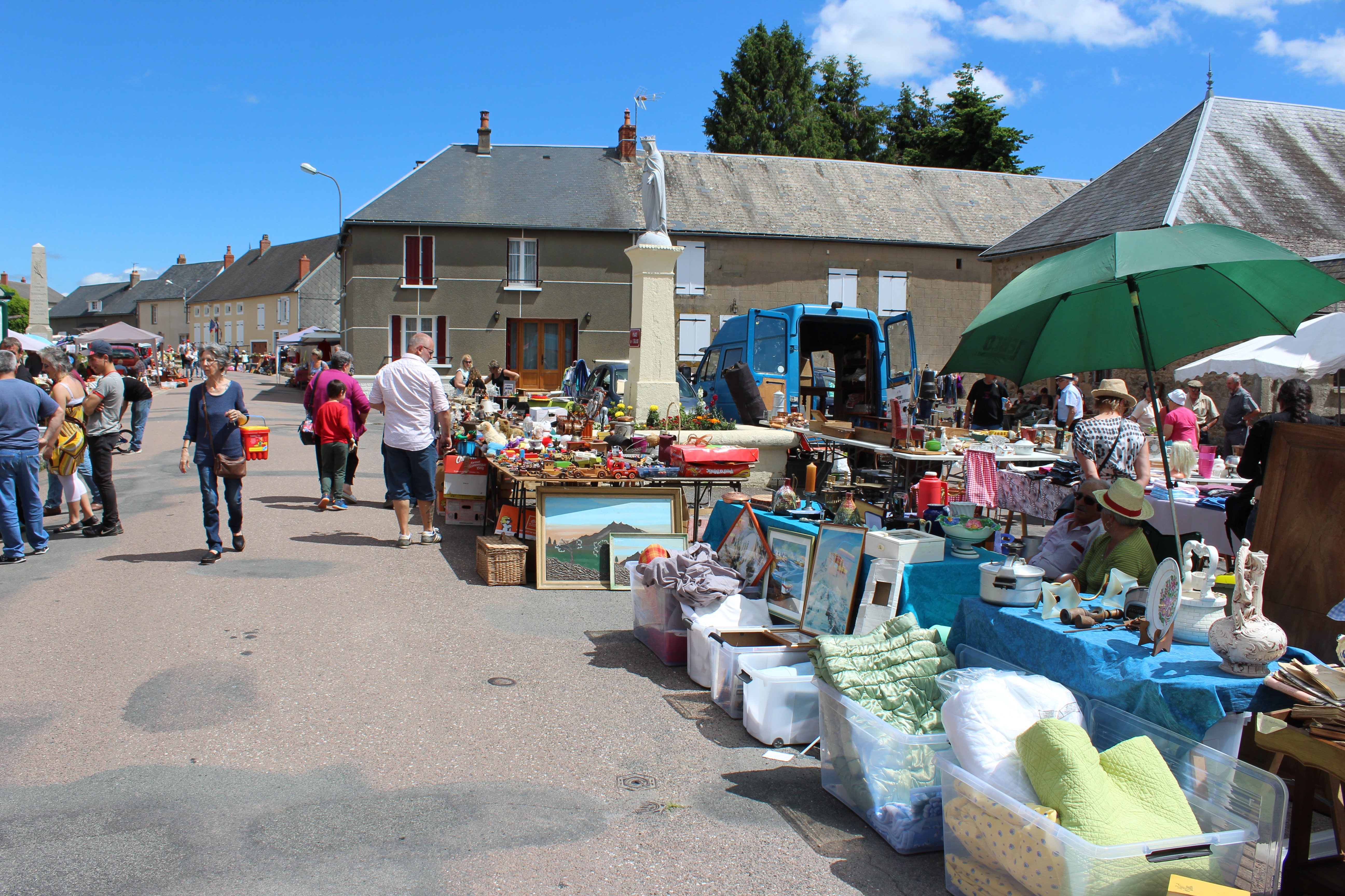 Vide greniers Rousillon en Morvan