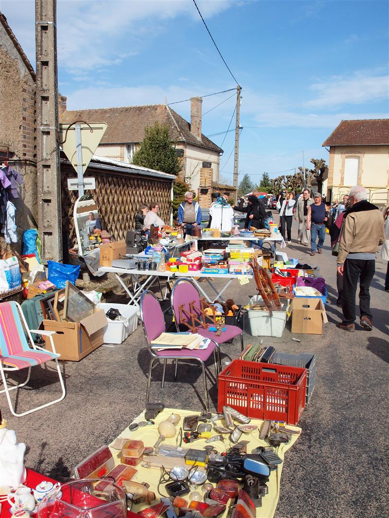 Vide-greniers à Fresne st Mamès