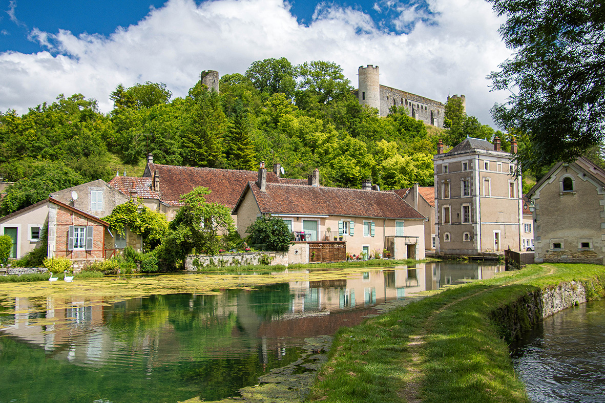 Vue générale du lac et du village