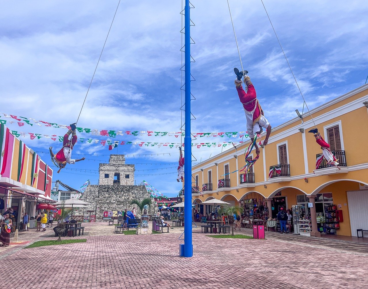 acrobats-8578385_1280