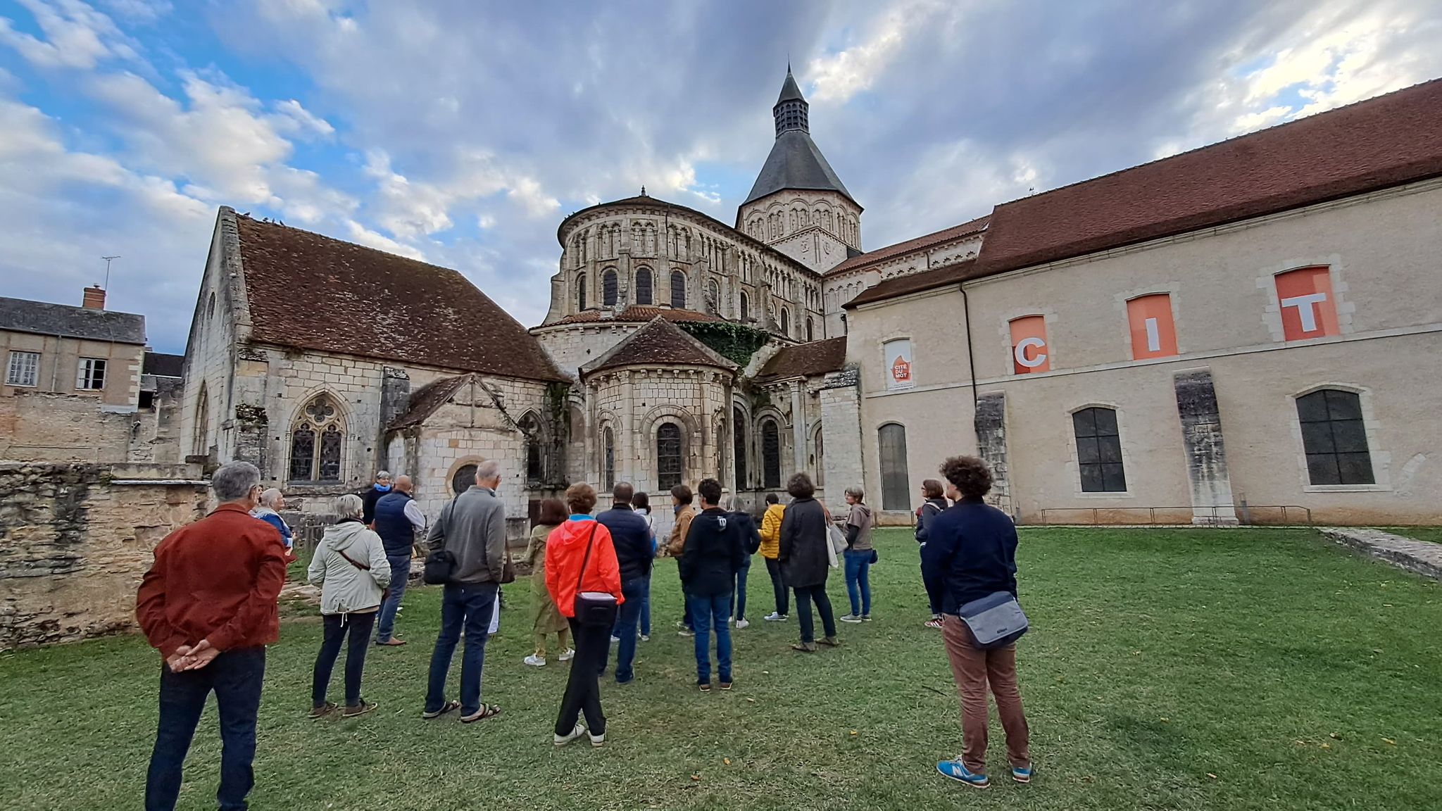 Vue sur le chevet en visite