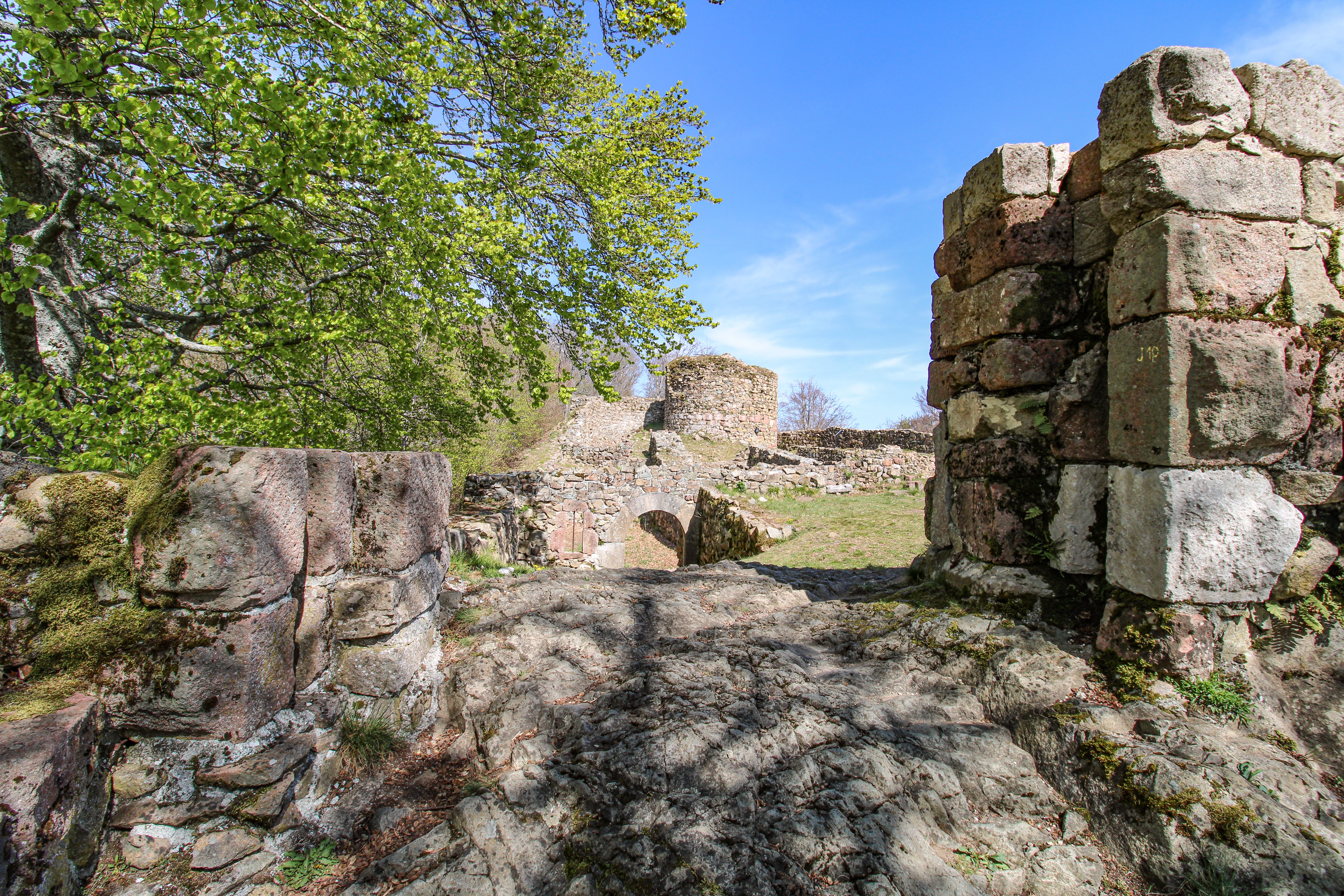 chateau medieval Rougemont le chateau credit Elodie Cayot