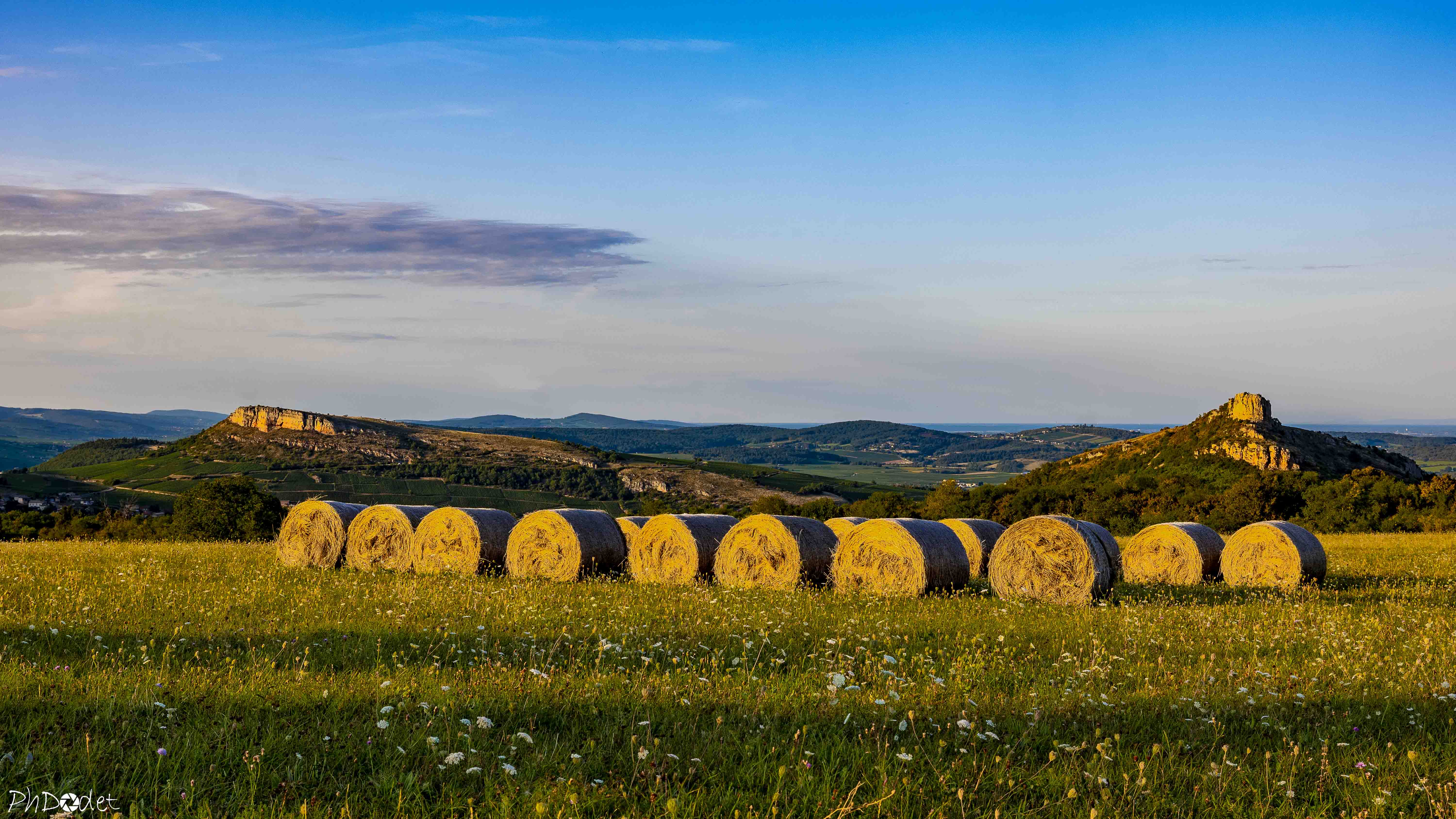Balade photo : capturer la Roche de Solutré au coucher du soleil