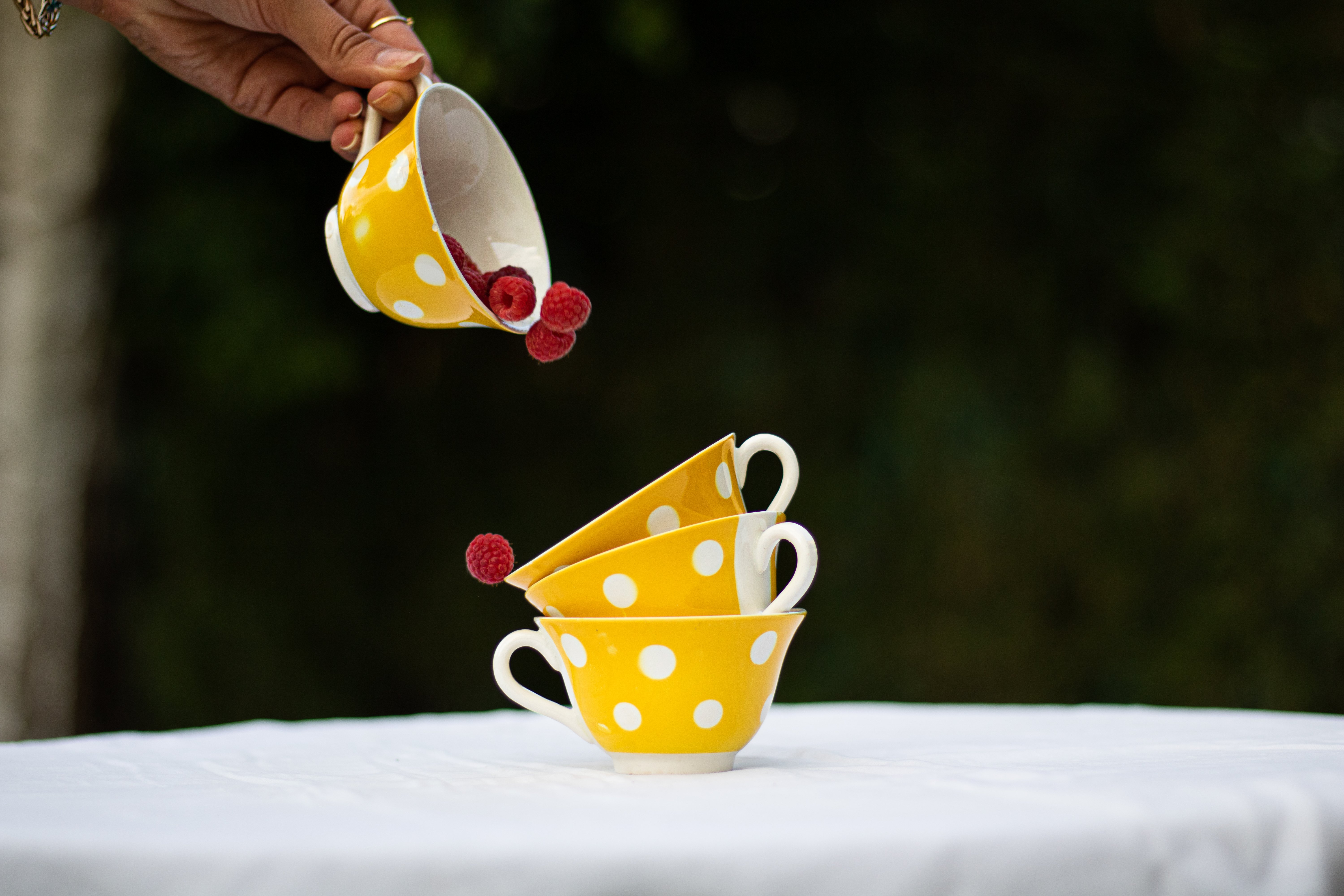 Tasse Jaune à pois années 50