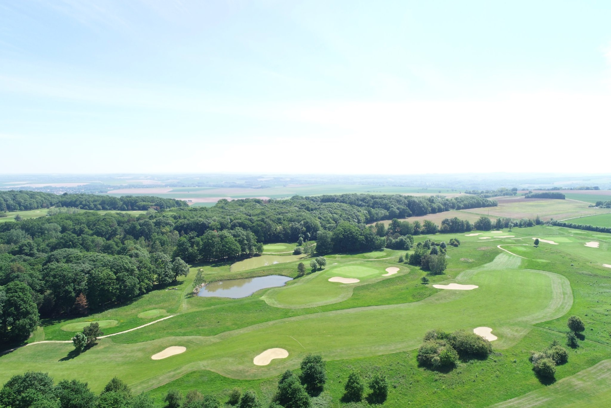 Golf du Domaine du Roncemay — Piscinas y Bienestar à Yonne