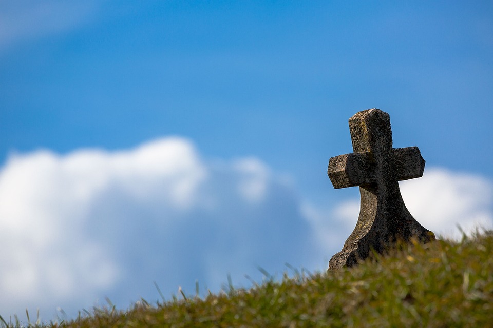 grave-674443_960_720