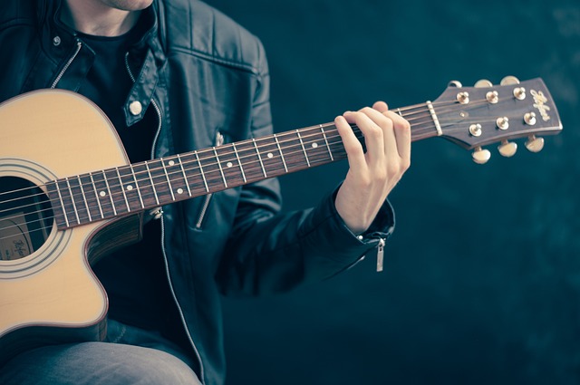 guitar-gff155dba0_640