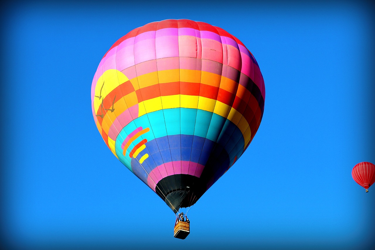 hot-air-balloon-693452_1280