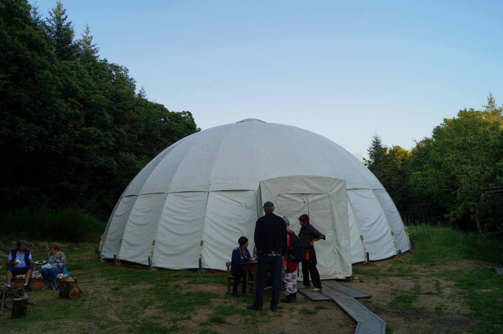 il-a-fallu-plusieurs-mois-pour-mettre-en-place-la-structure-de-cet-objet-incongru-en-pleine-nature-photo-jsl-isabelle-thibaudin-1626595430