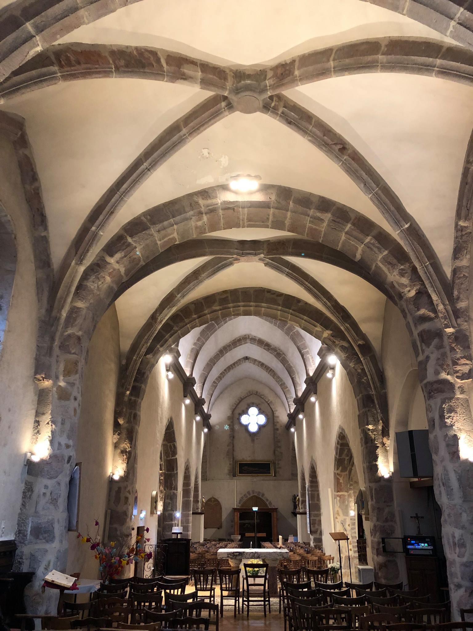 inétrieur église Cousance