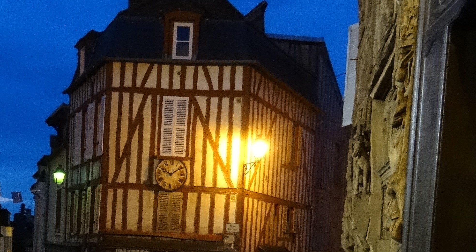 NUITS MAILLOTINES