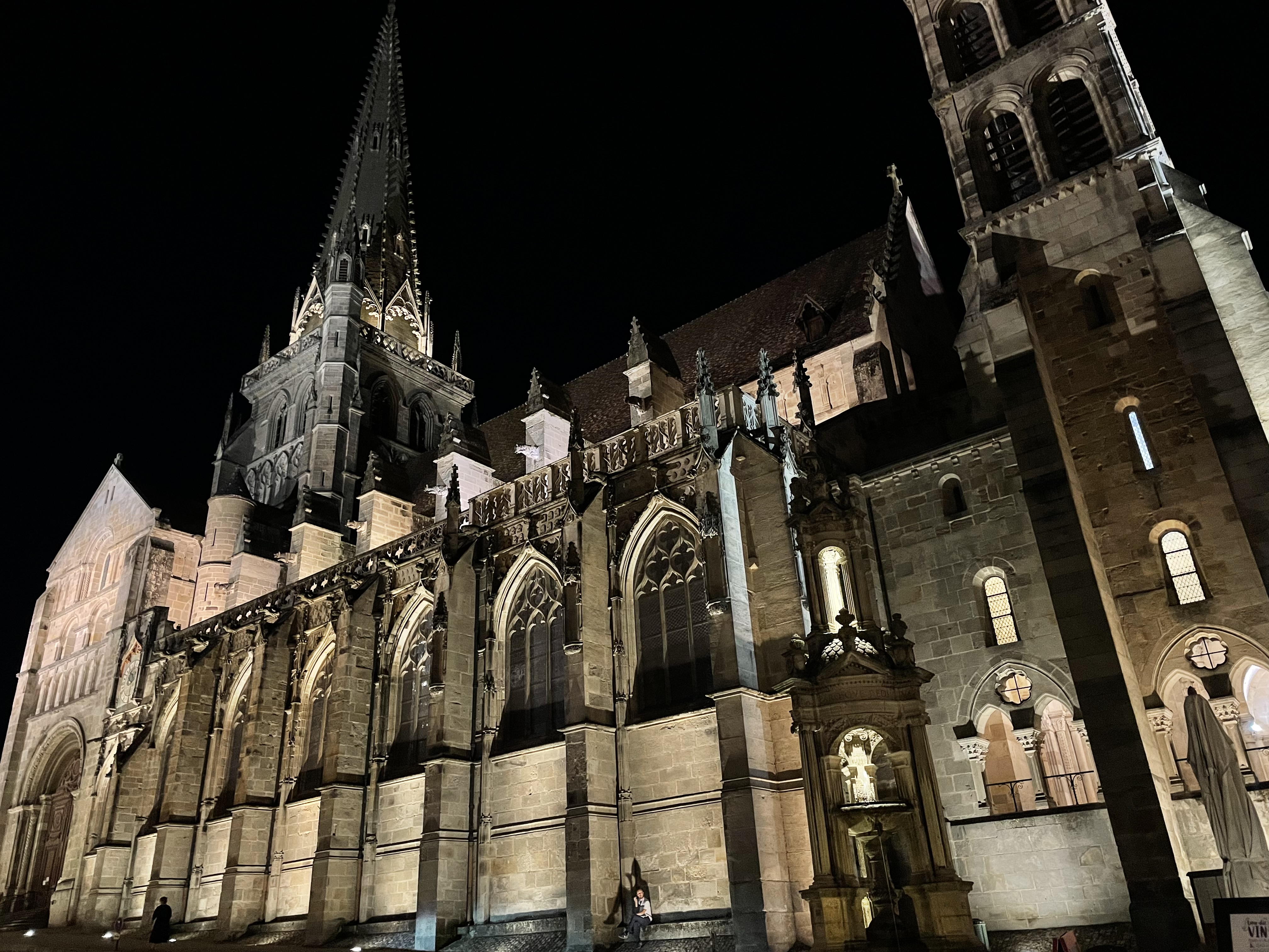 Visite guidée nocturne 'Les visiteurs du soir, Autun Morvan Tourisme