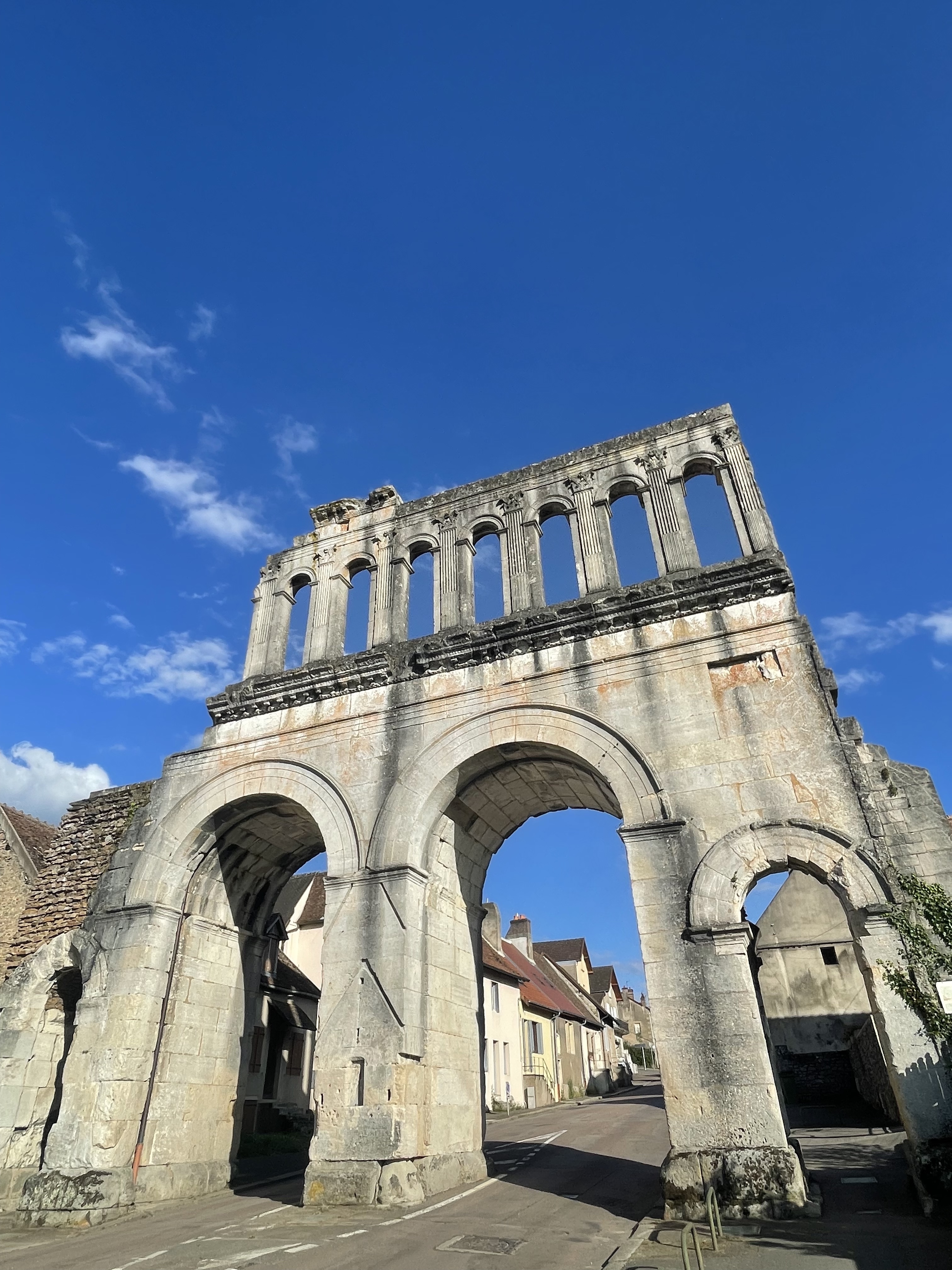 la porte d'arroux  autun morvan tourisme 