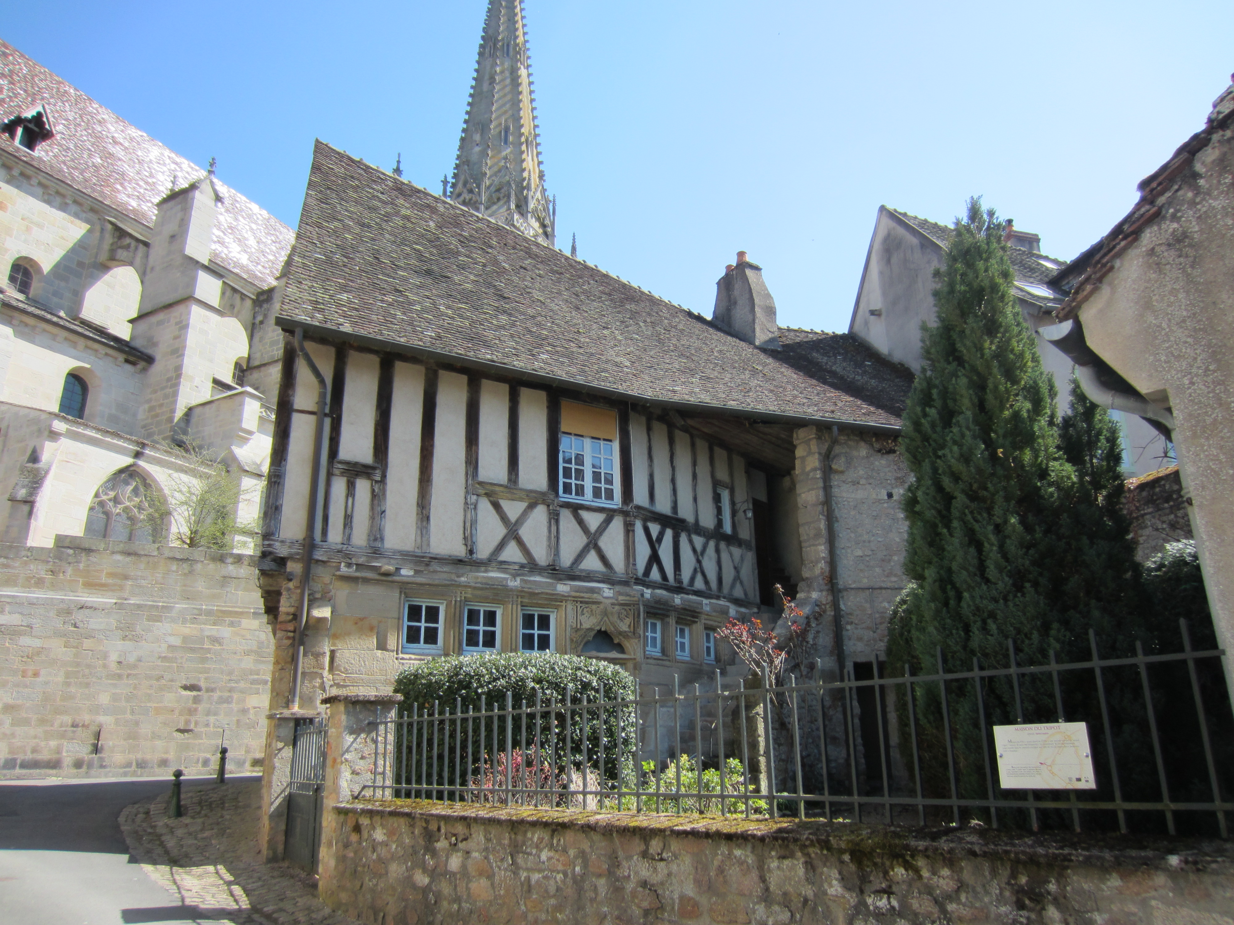 La cathédrale Saint-Lazare et son quartier, Autun Morvan Tourisme
