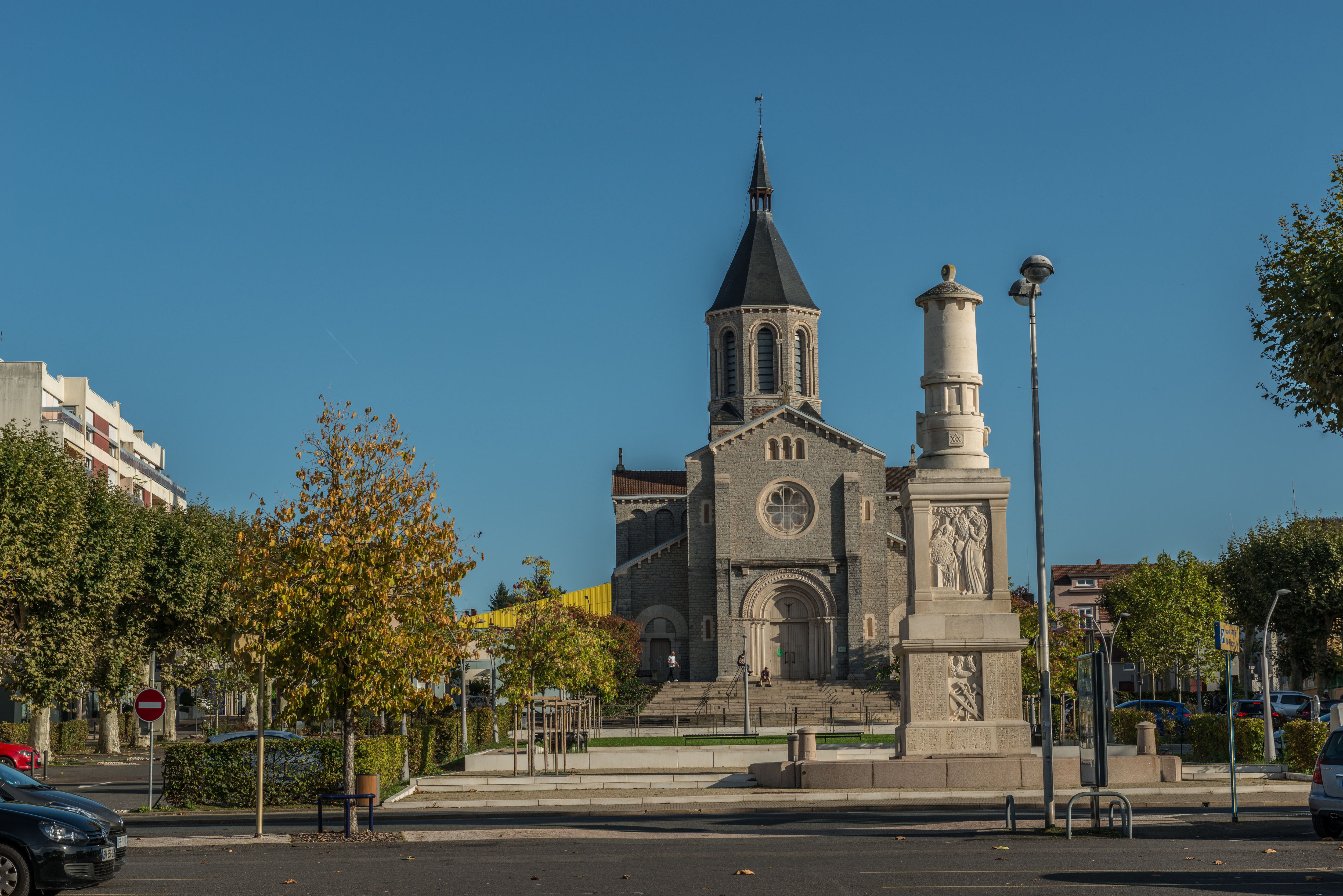Place de l'Église, Montceau-les-Mines