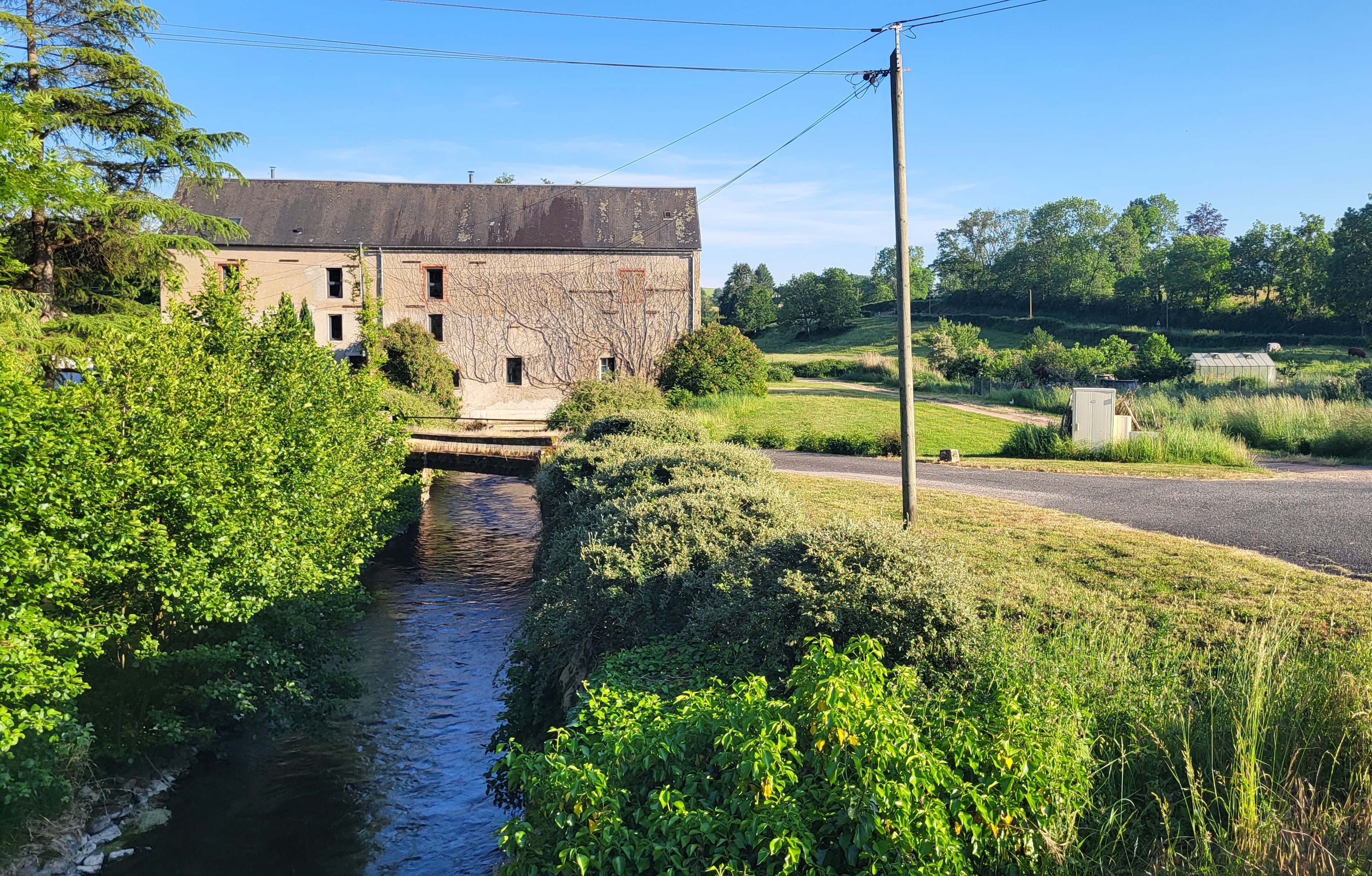 Le Moulin de Chassy, chambre d'hôtes à Mhère