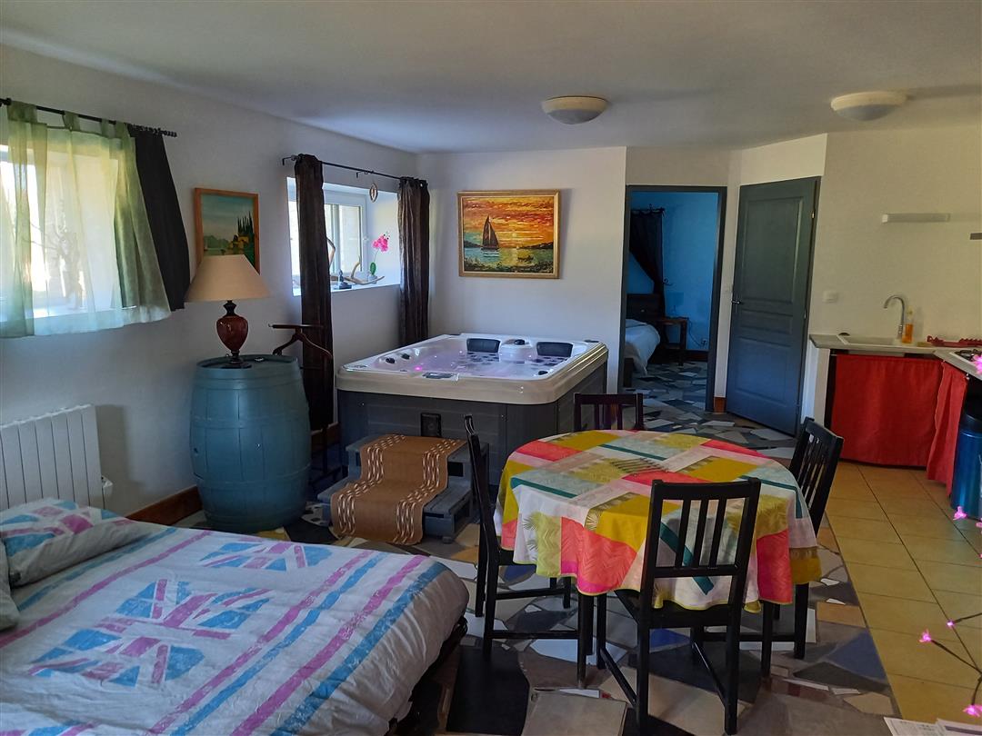 Gîte Jacuzzi de la source - Domaine de Fontenelay