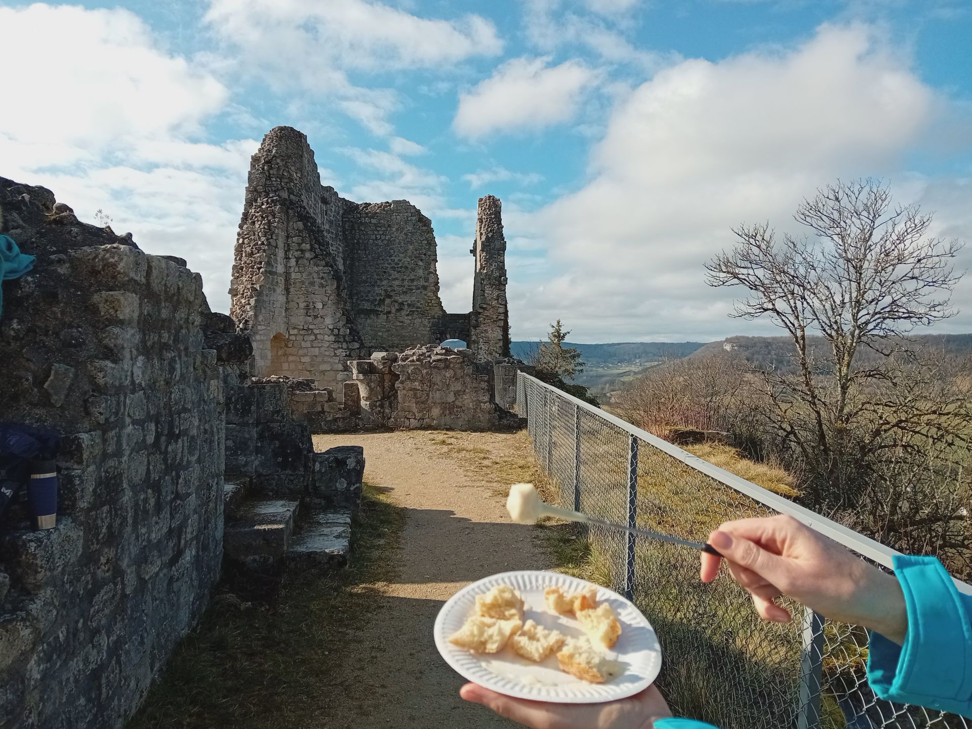 rando fondue au castel St Denis en hiver © Marie Pezzoli OT Loue Lison