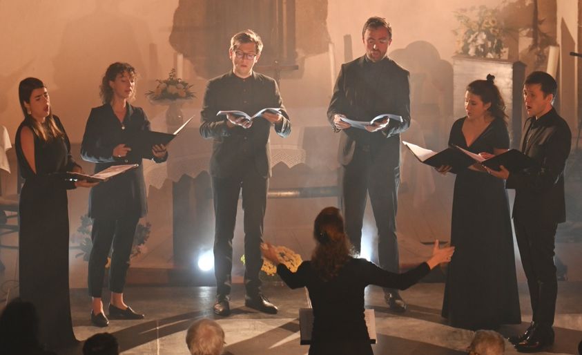 Mai Musical de Meursault - Concert de l'ensemble vocal Six voix dans la nuit : "Flos Florum, regards sur le Cantique des cantiques", Monthelie - photo 2