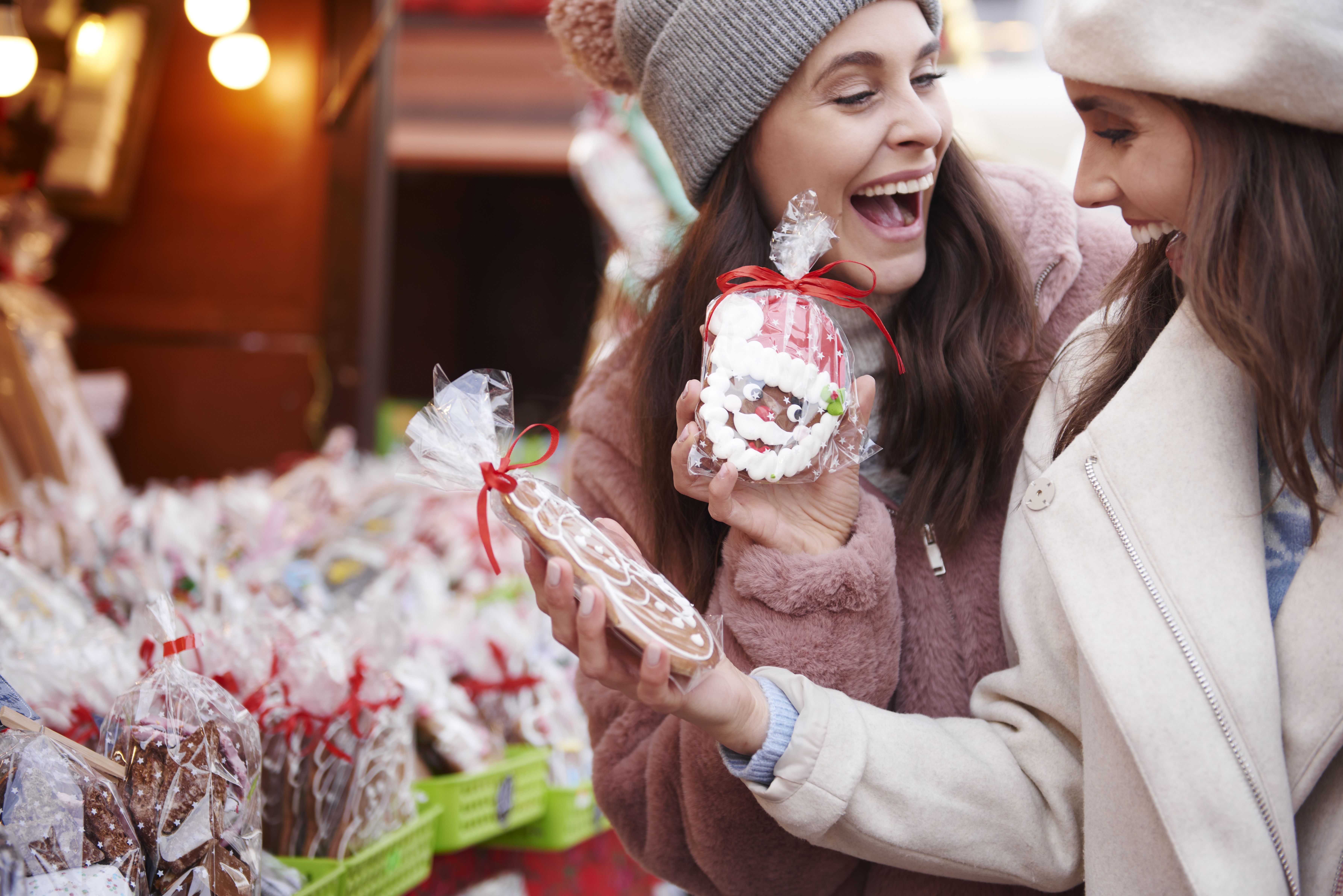 two-women-buying-ginger-breads-christmas-market