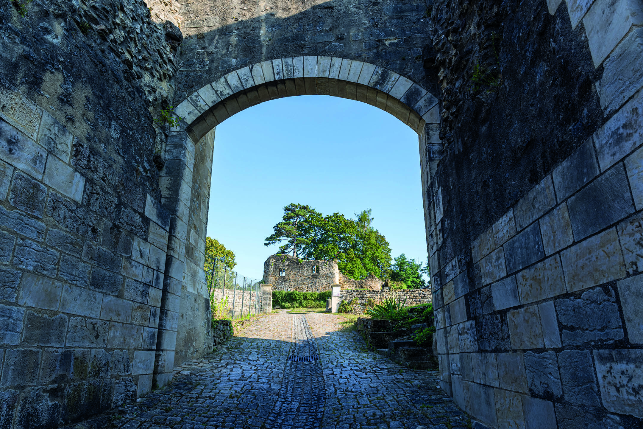 Visite historique de Moulins-Engilbert : le Vieux Château