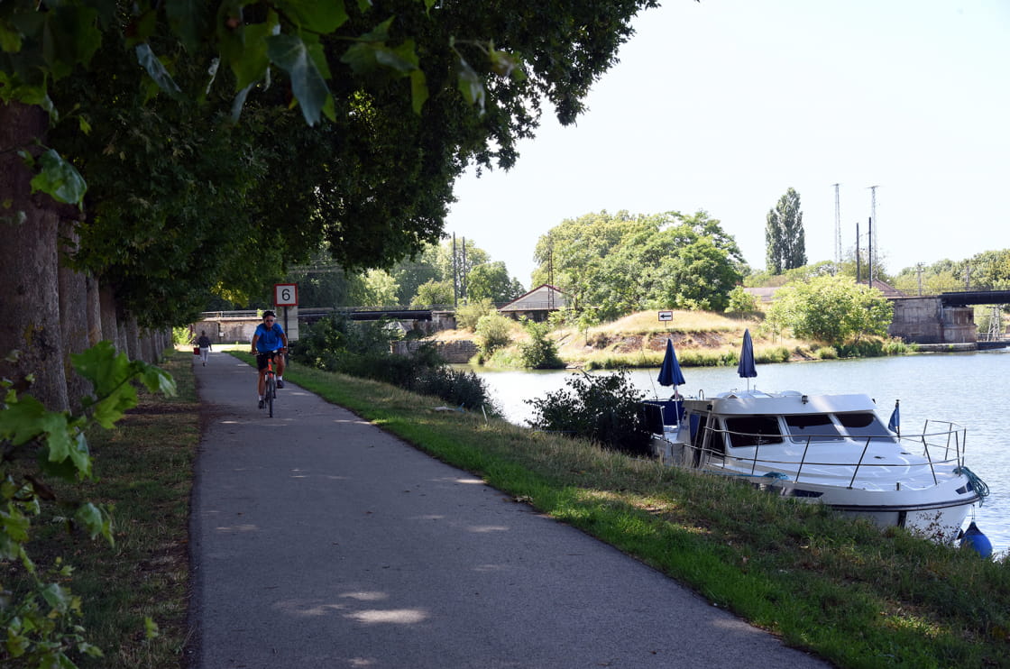 voie-bleue-auxonne-cote-dor-tourisme-rozenn-krebel-1120x742